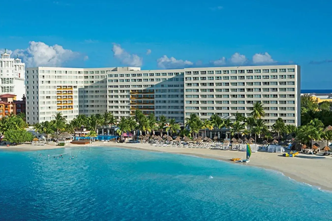 Property building in Dreams Sands Cancun Resort & Spa Property building in Dreams Sands Cancun Resort & Spa