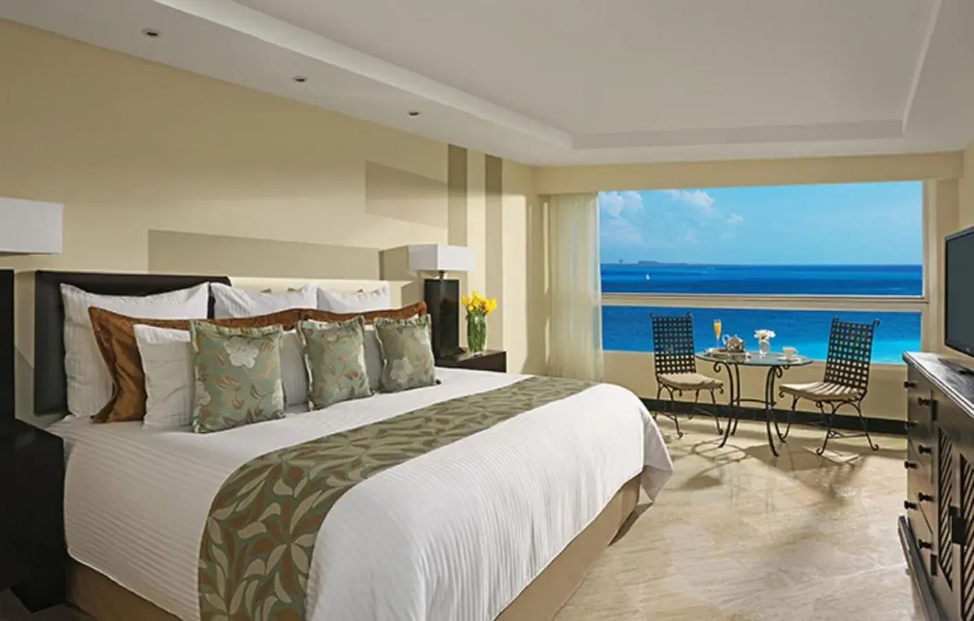 Sea view, Bed in Dreams Sands Cancun Resort & Spa Sea view, Bed in Dreams Sands Cancun Resort & Spa
