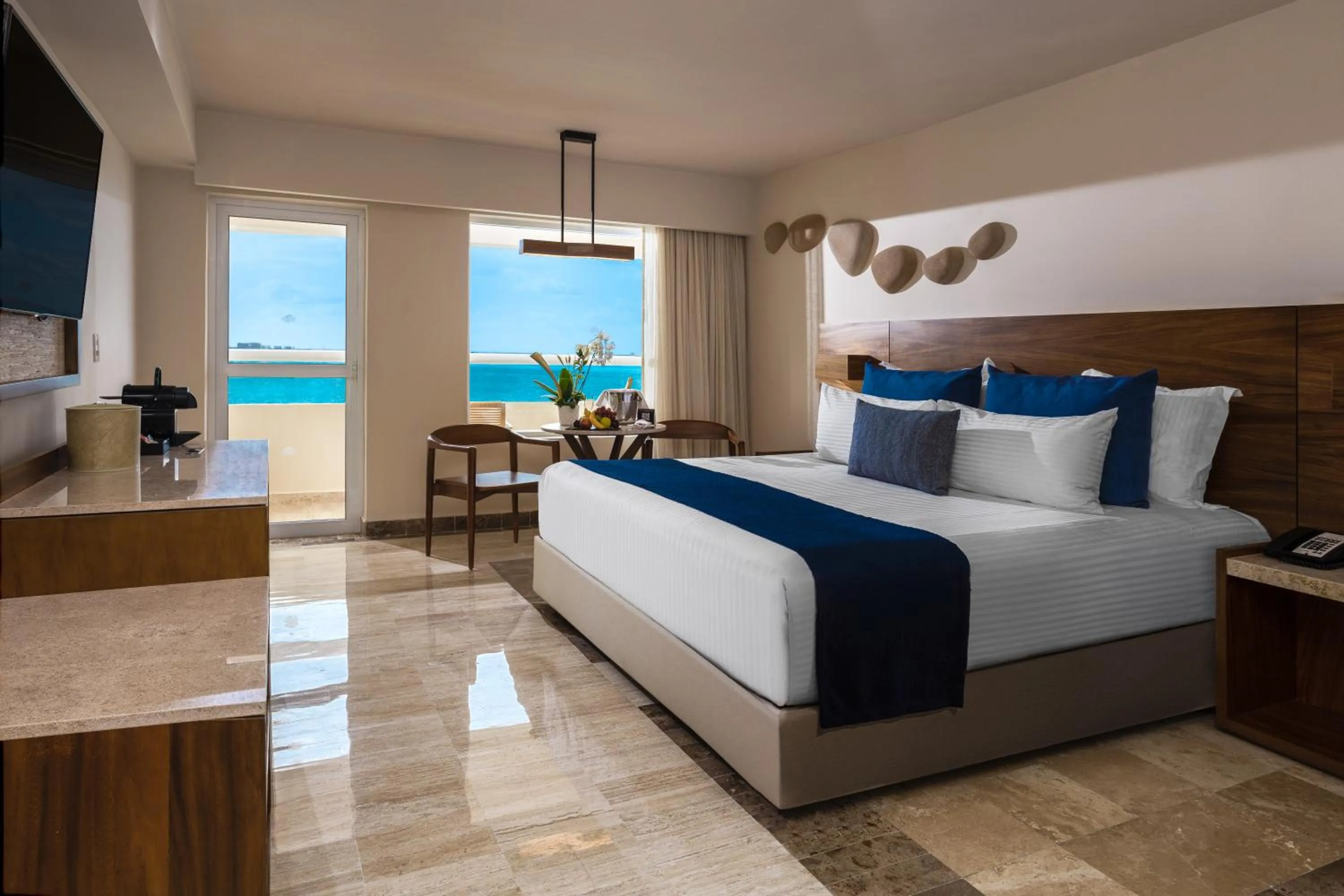Balcony/Terrace, Bed in Dreams Sands Cancun Resort & Spa