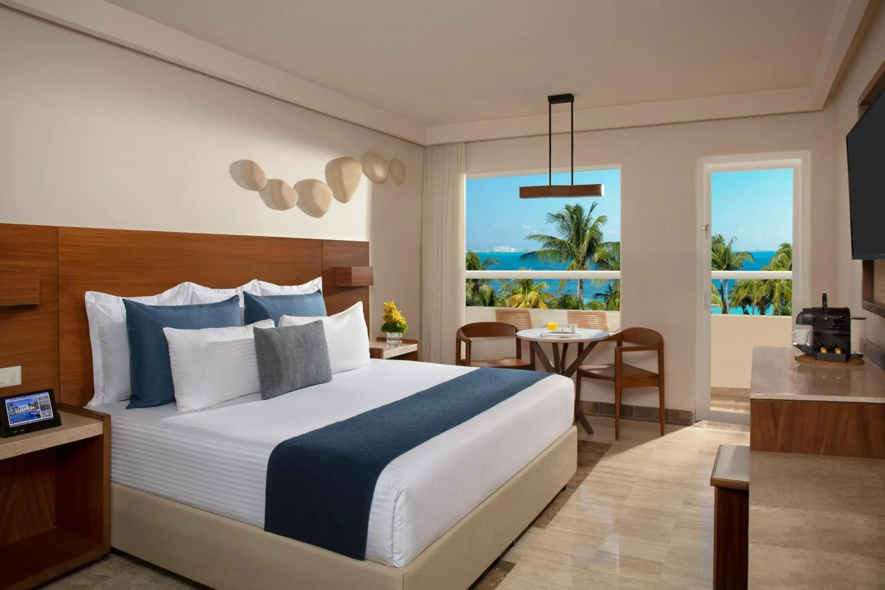 Bedroom, Bed in Dreams Sands Cancun Resort & Spa Bedroom, Bed in Dreams Sands Cancun Resort & Spa
