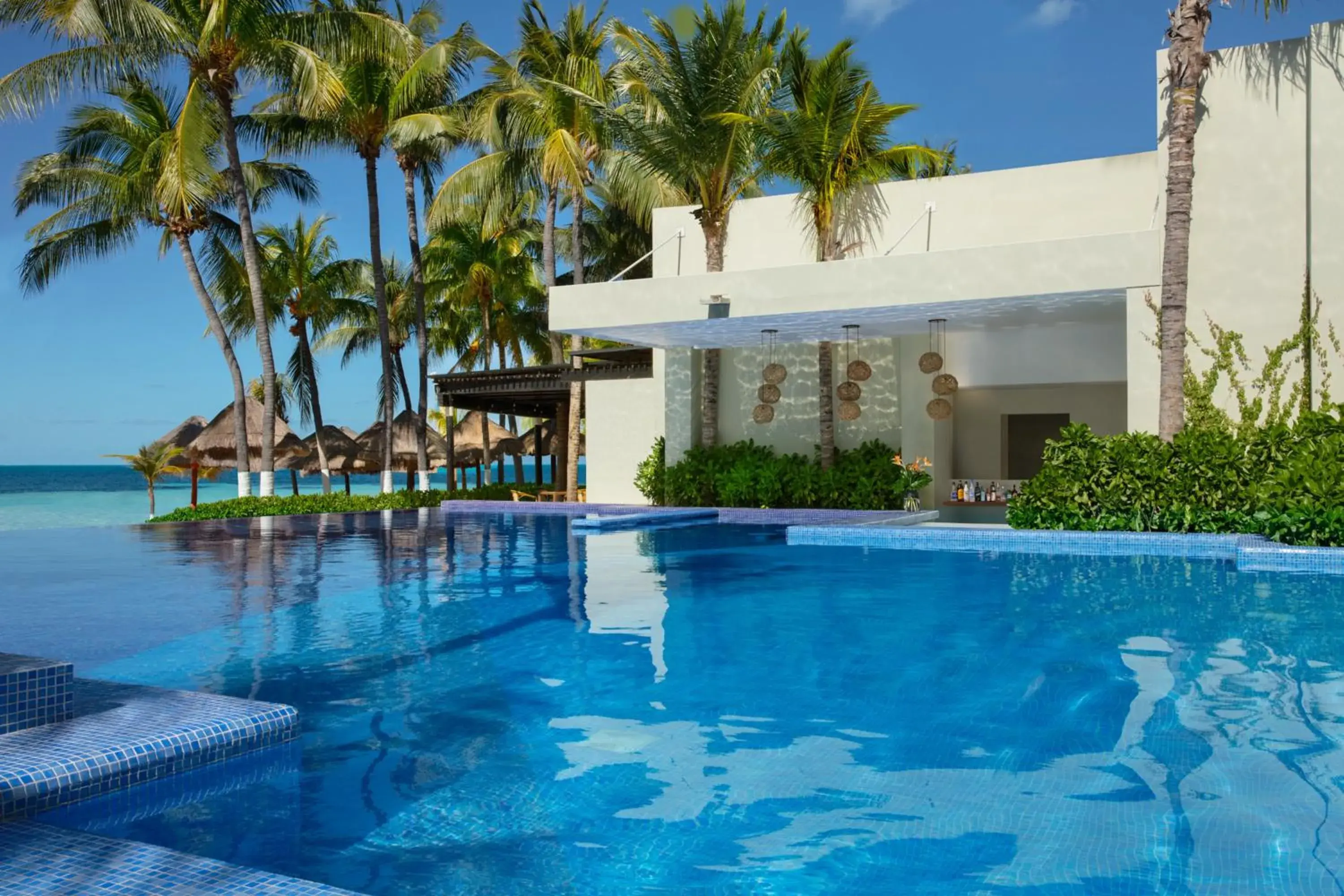 Swimming pool in Dreams Sands Cancun Resort & Spa Swimming pool in Dreams Sands Cancun Resort & Spa