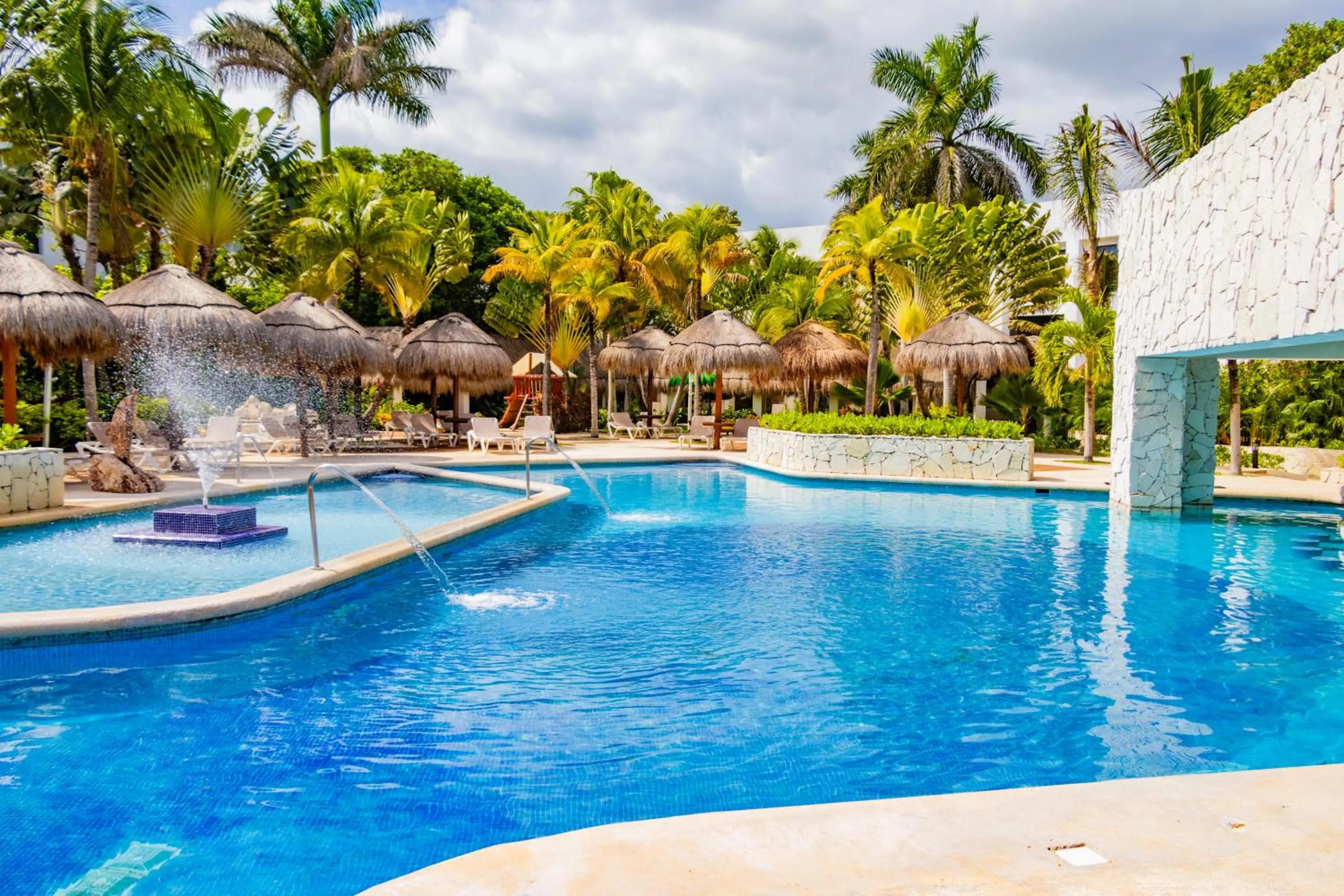 Swimming pool in Grand Oasis Tulum Riviera - All Inclusive