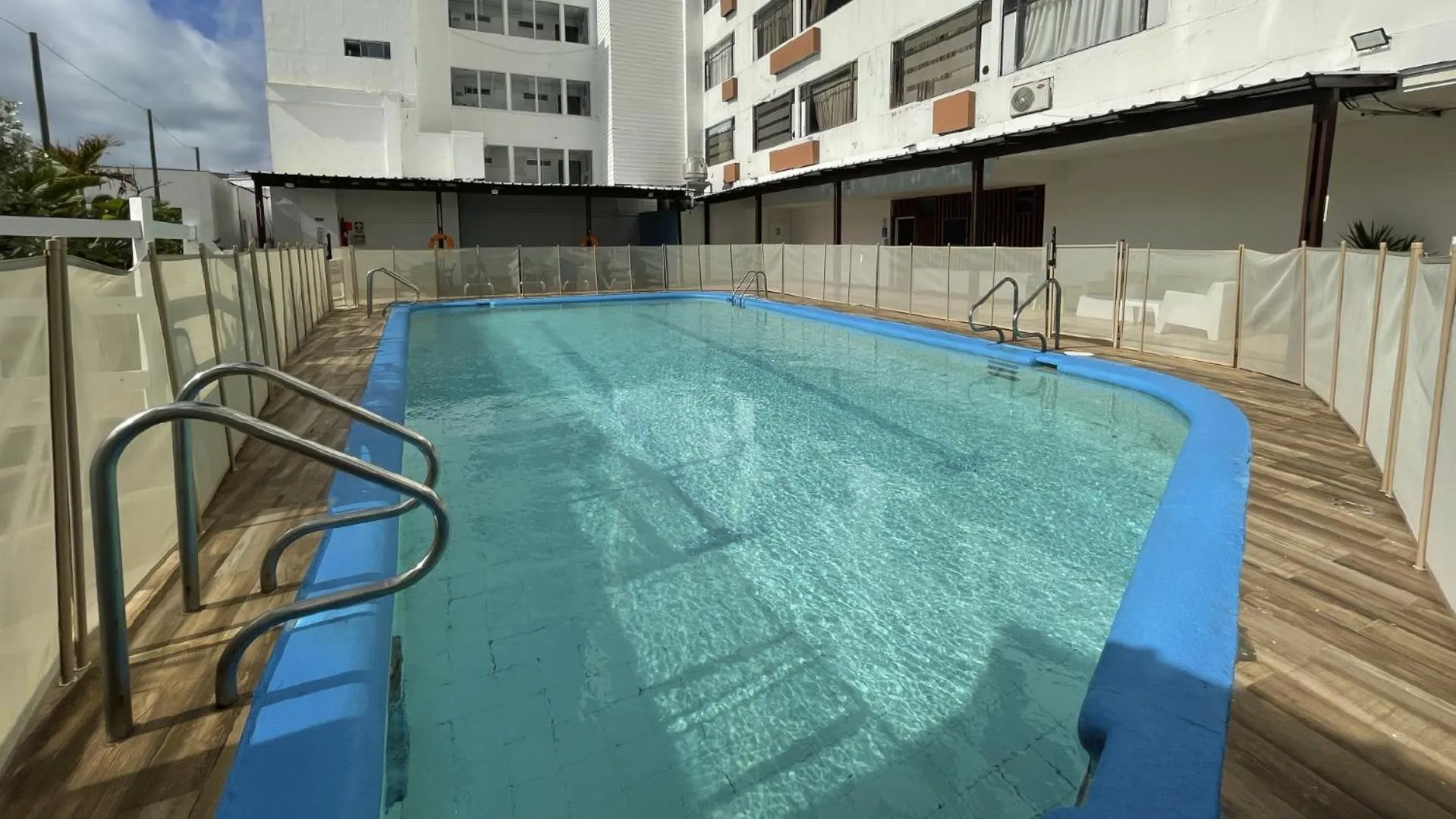 Swimming pool in Hotel Toné by On vacation