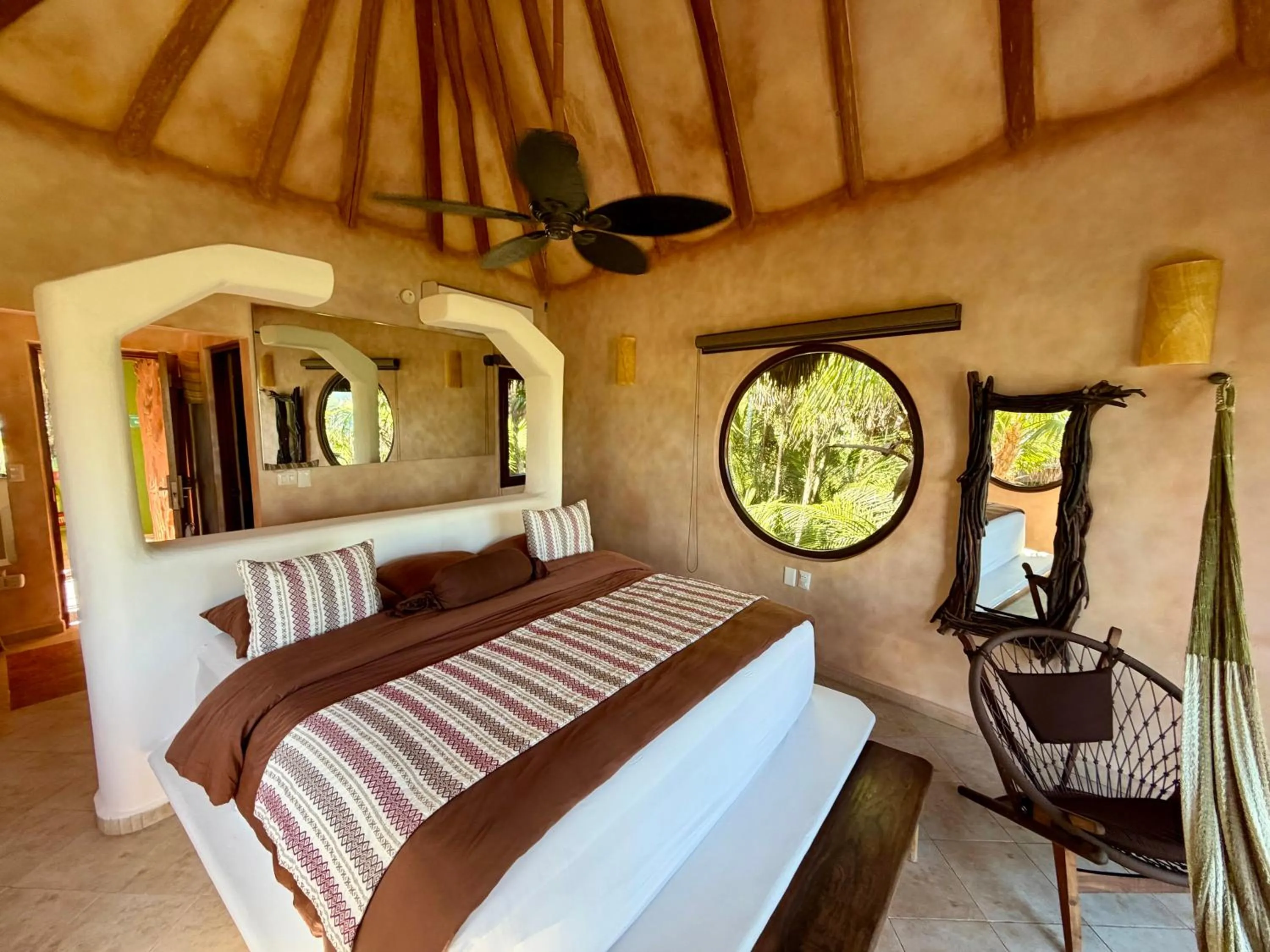 Photo of the whole room, Bed in Sueños Tulum