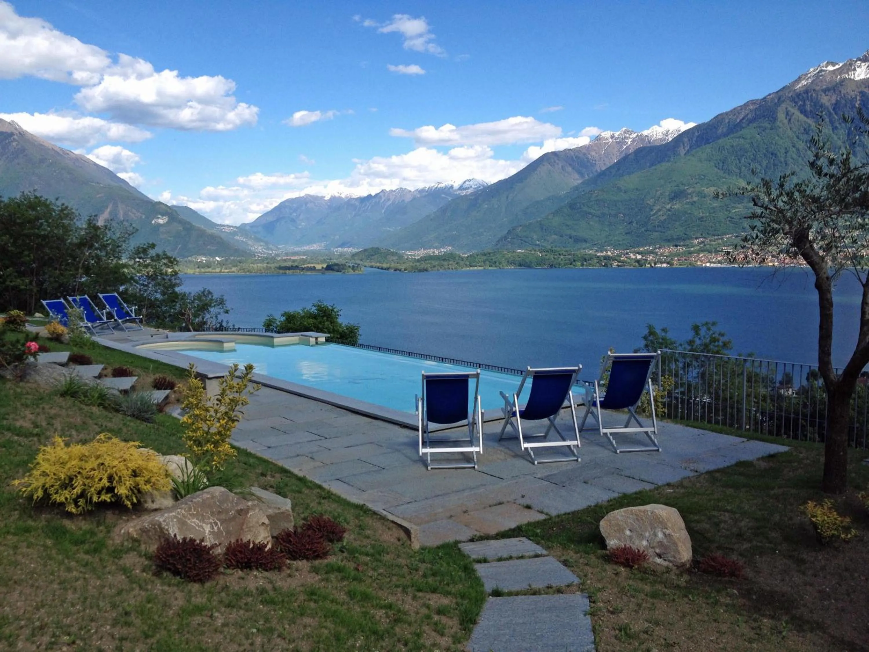 Garden in La Collinetta Apartments