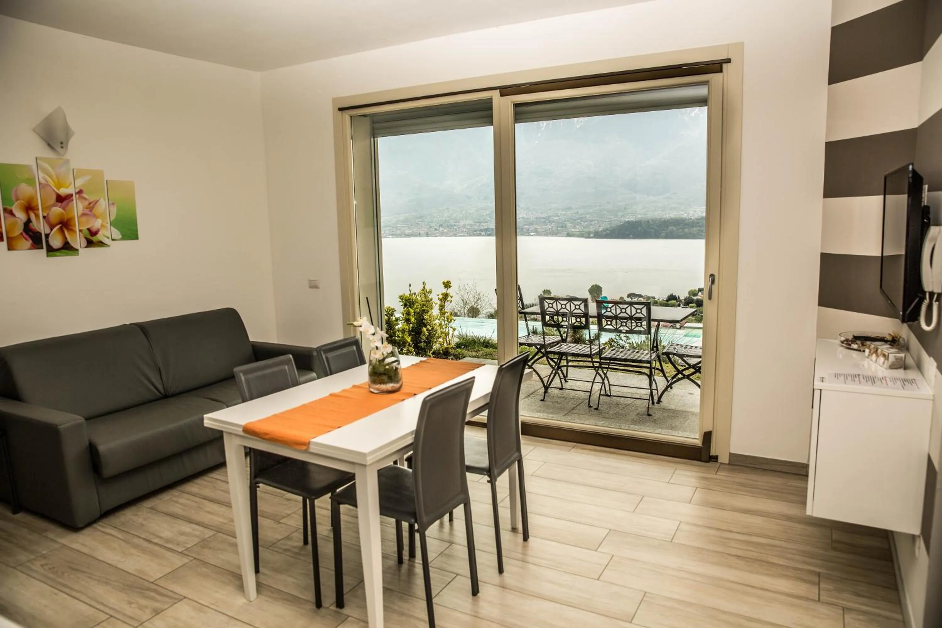 TV and multimedia in La Collinetta Apartments