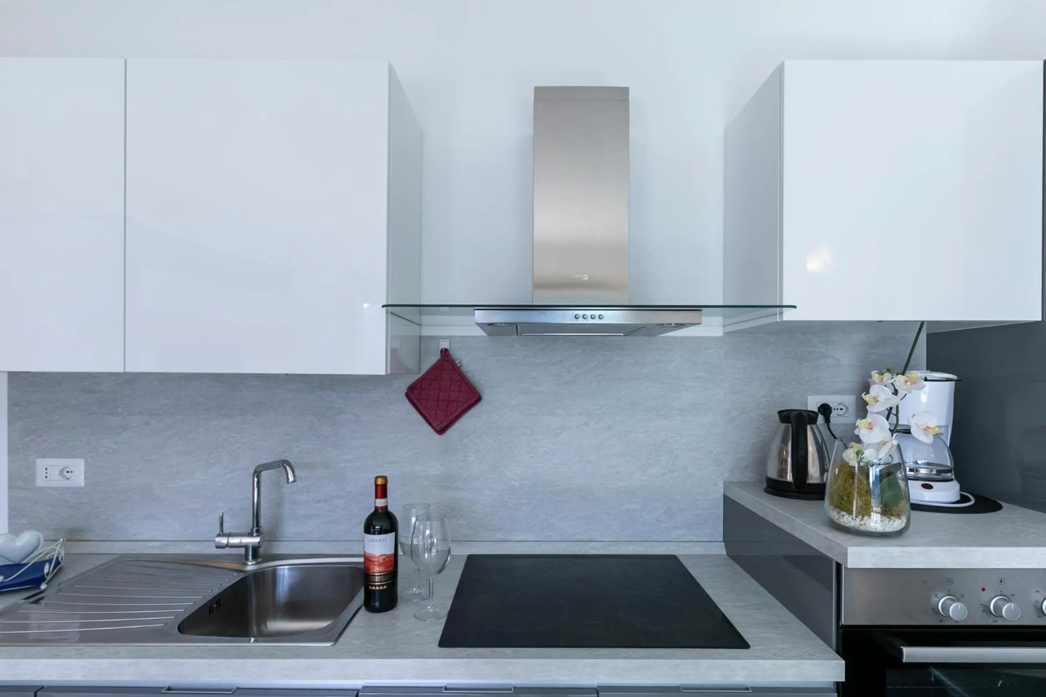 Kitchen or kitchenette in La Collinetta Apartments