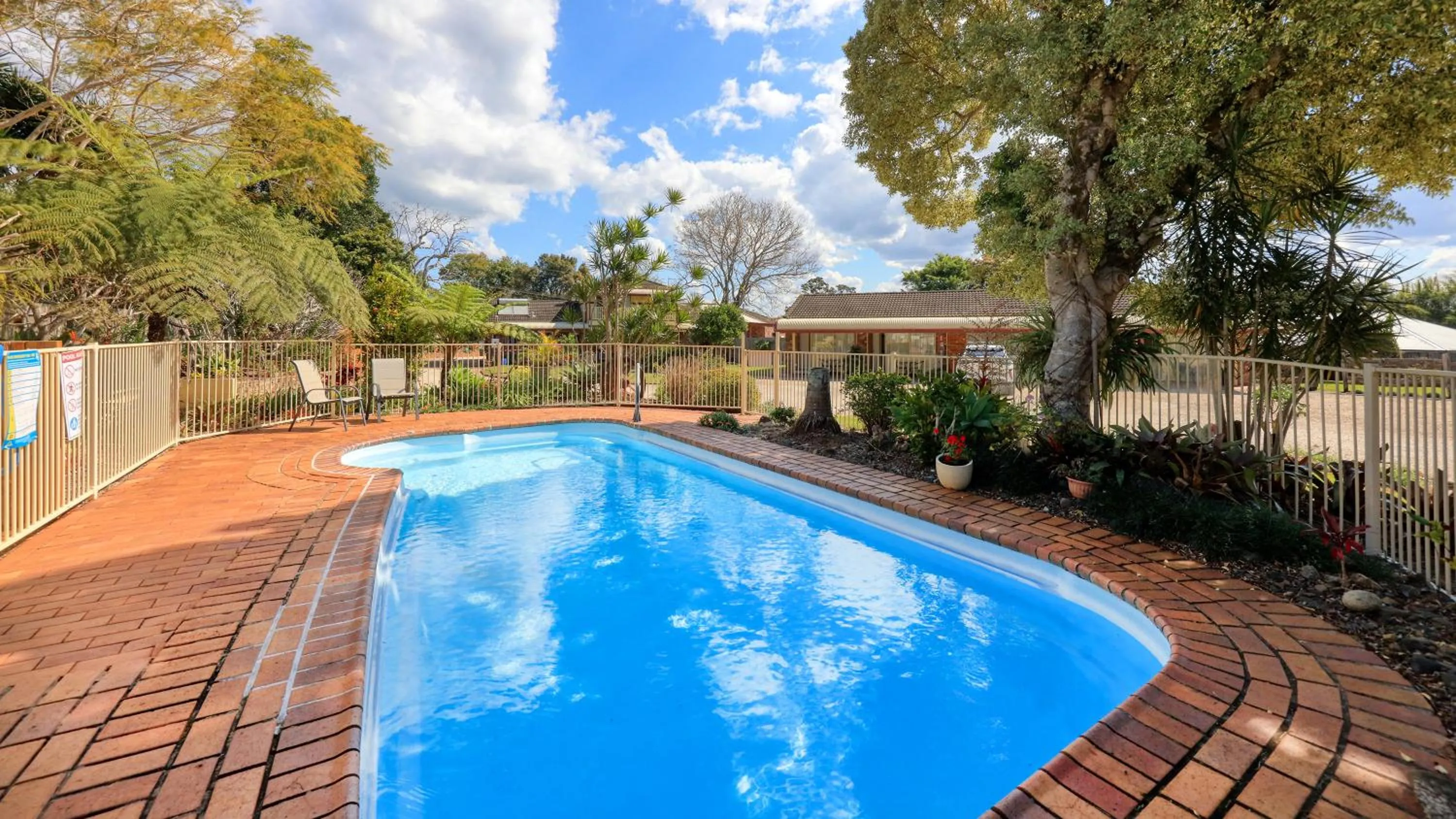 Swimming pool in Alstonville Settlers Motel