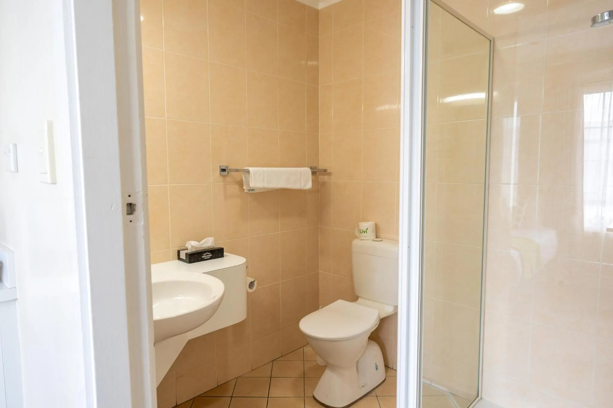 Bathroom in The Henry Parkes Tenterfield