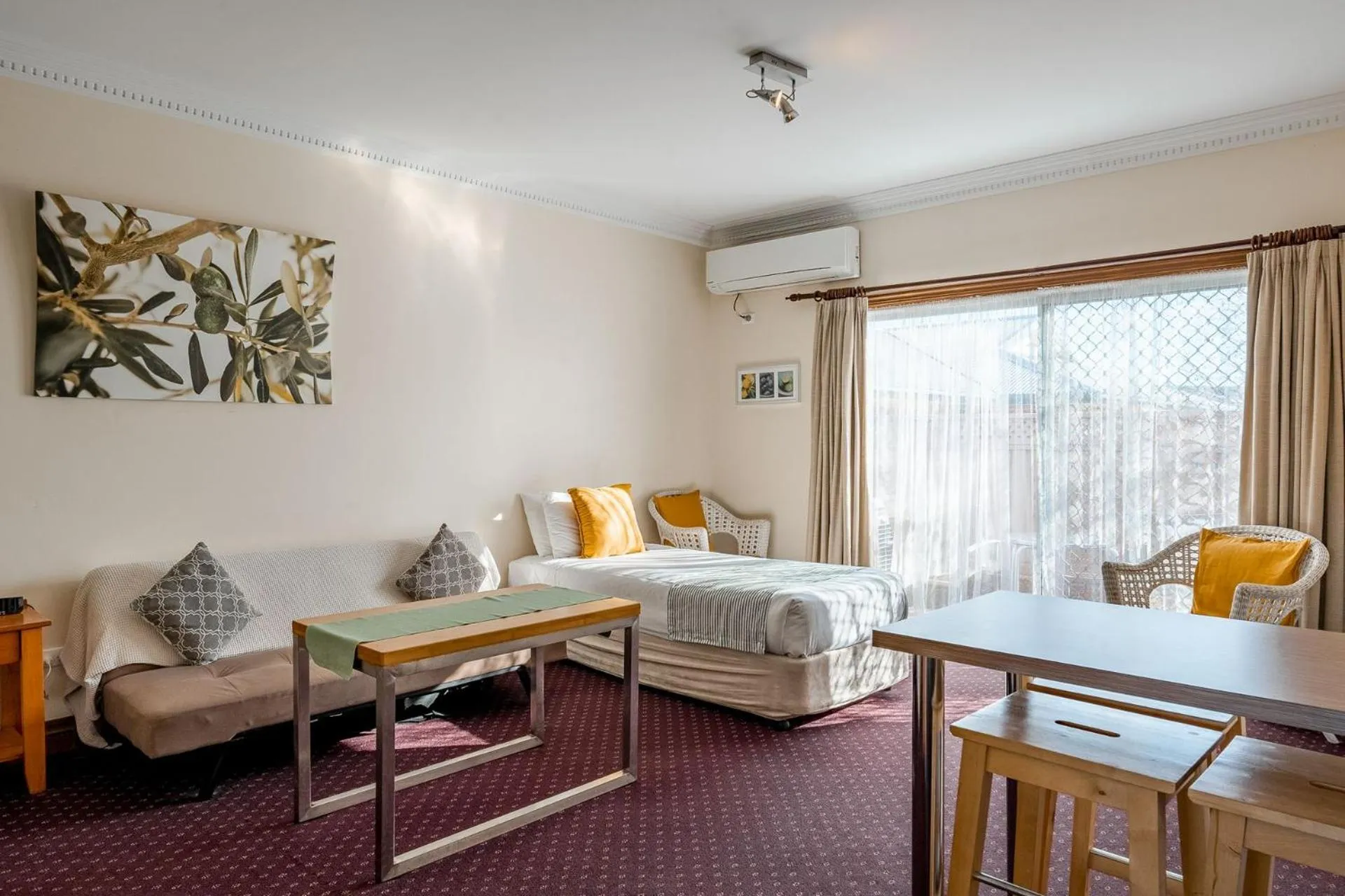 Bed in The Henry Parkes Tenterfield