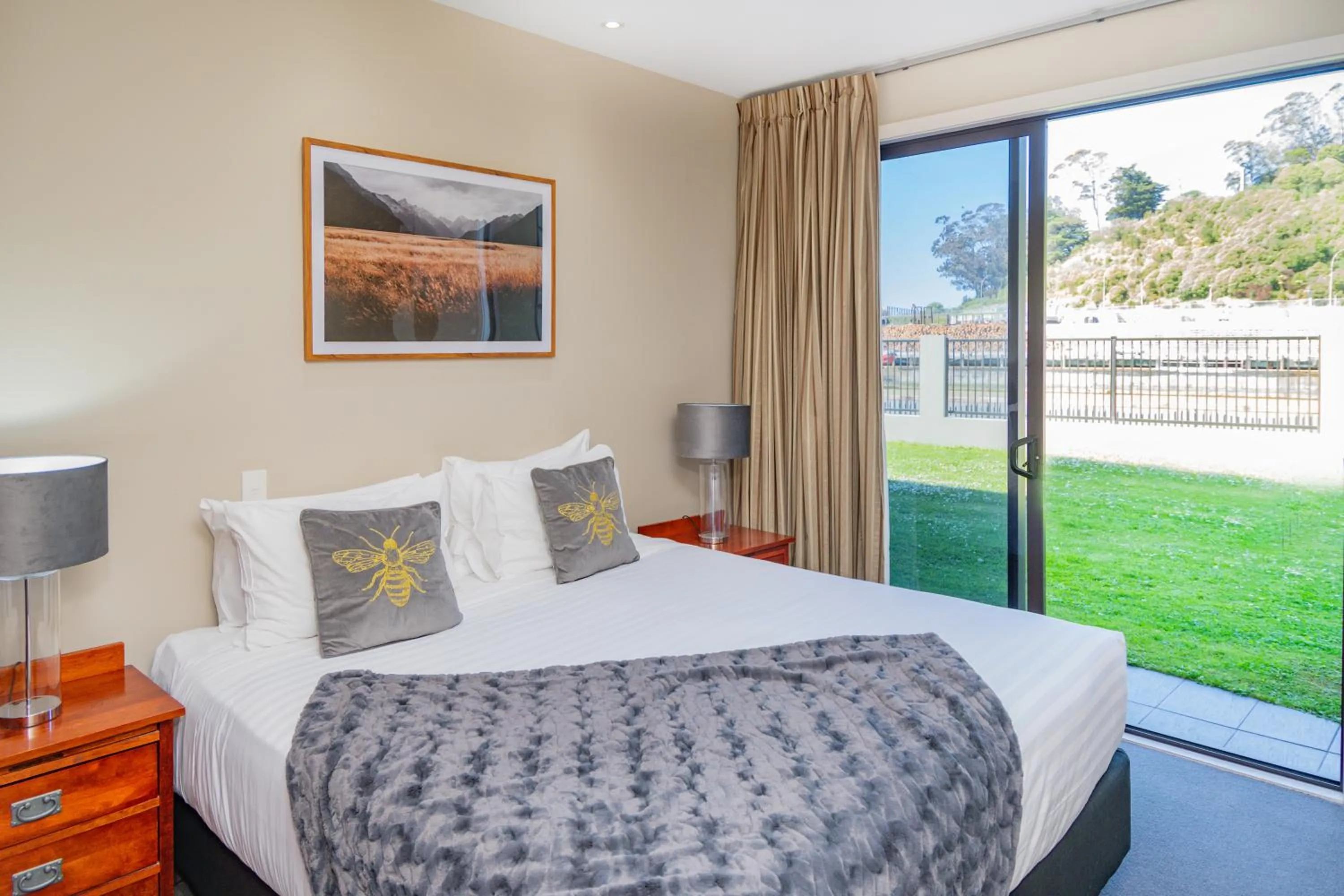 Bedroom, Bed in Portside Hotel Gisborne