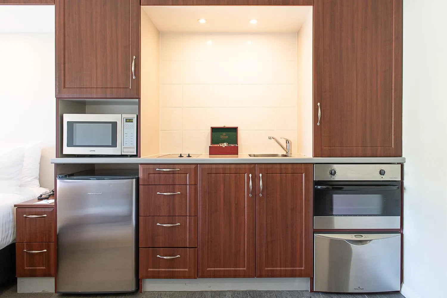 Kitchen or kitchenette in Portside Hotel Gisborne