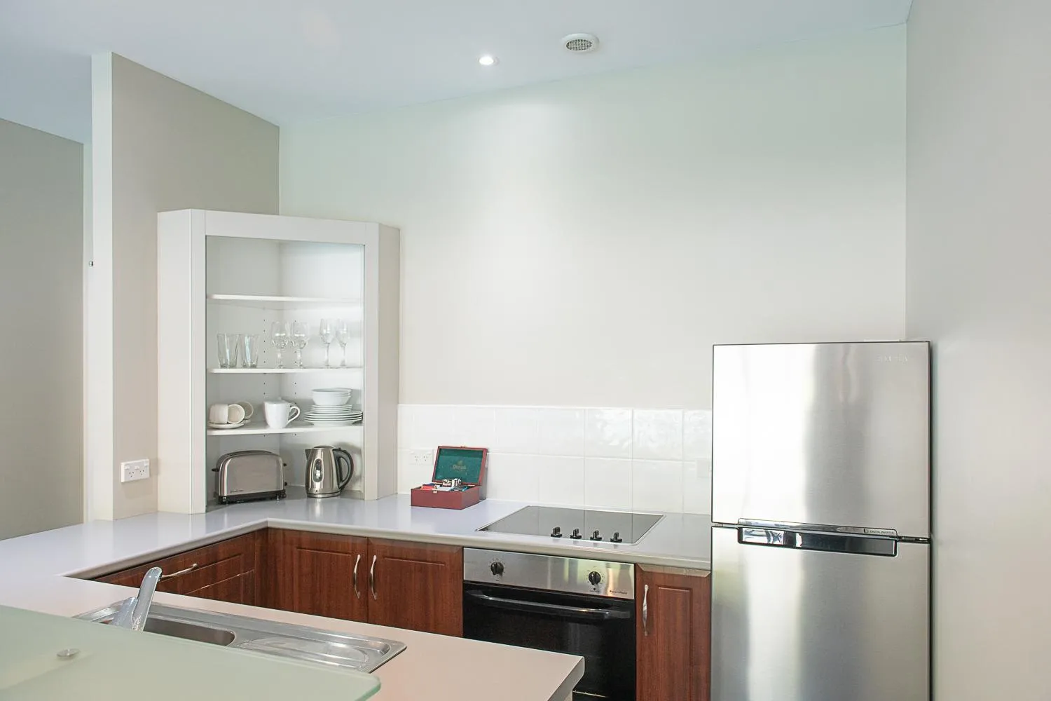 Kitchen or kitchenette in Portside Hotel Gisborne