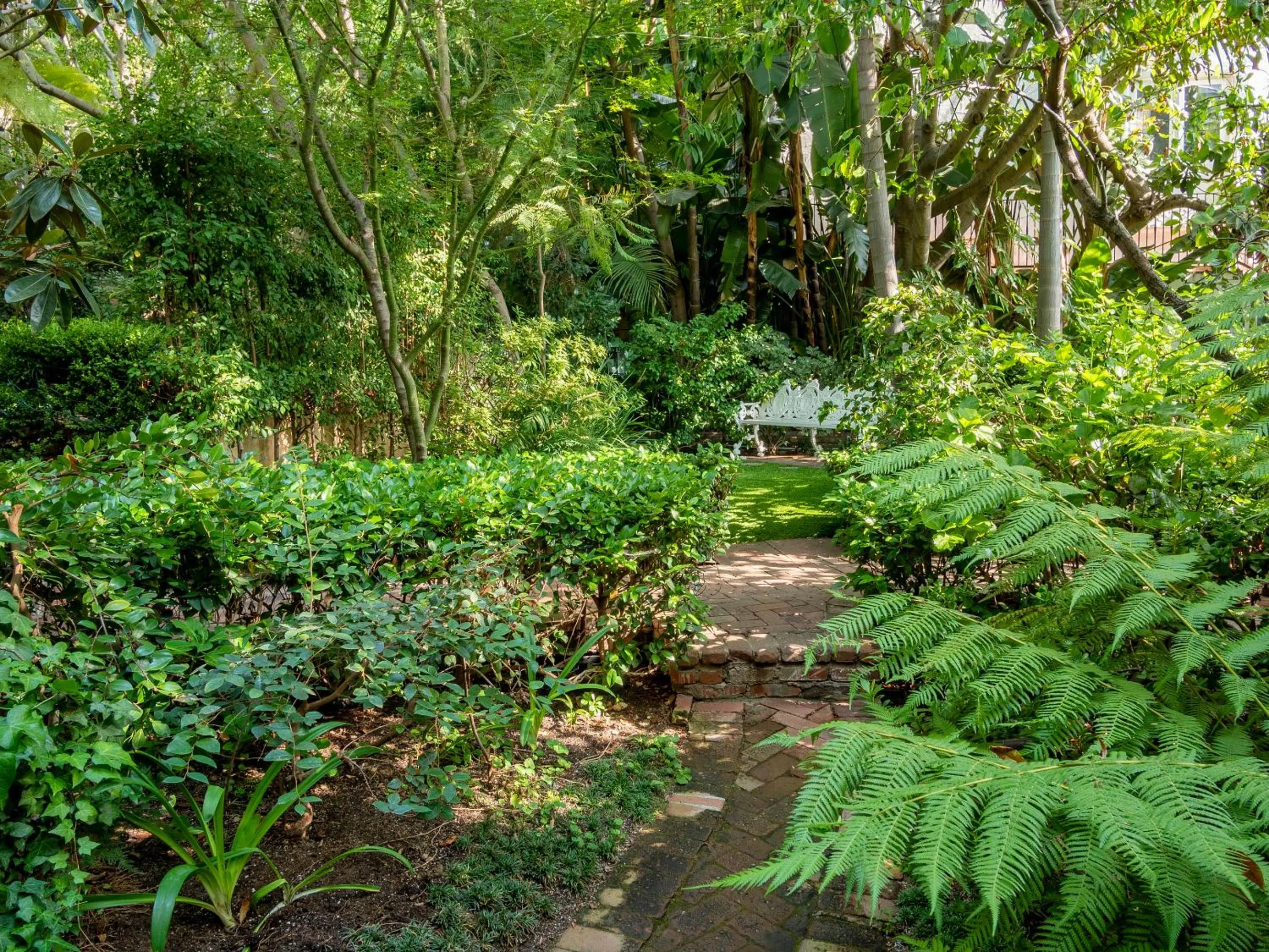 Garden in Sunset Marquis Hotel