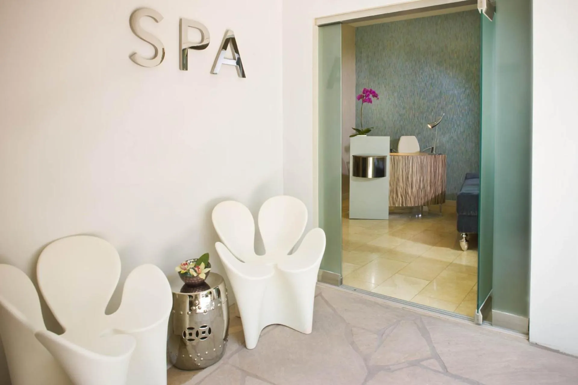 Sunset Marquis Hotel