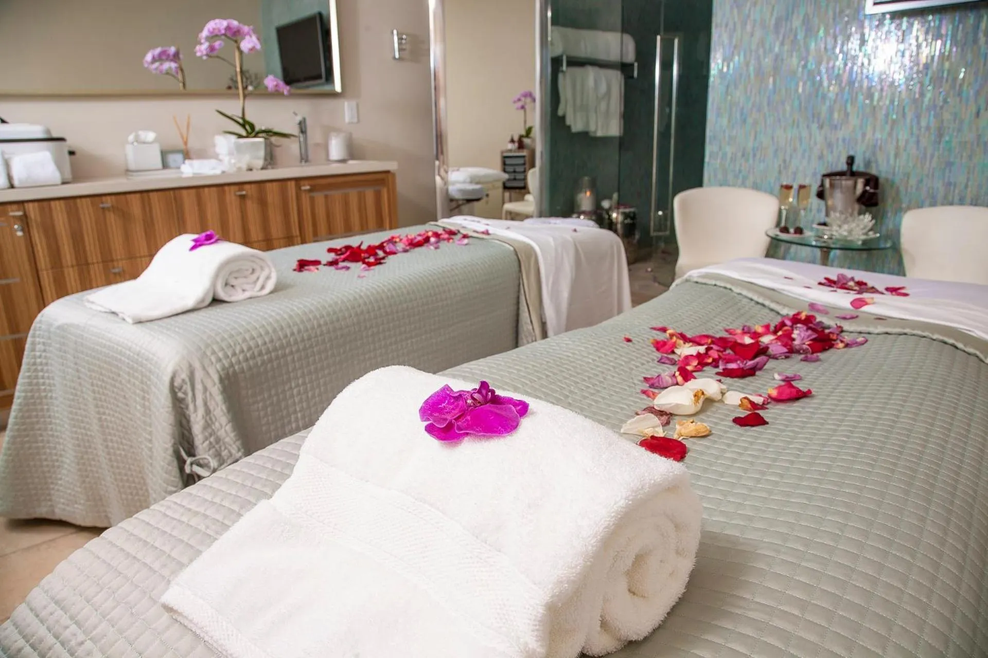 Spa and wellness centre/facilities, Bed in Sunset Marquis Hotel