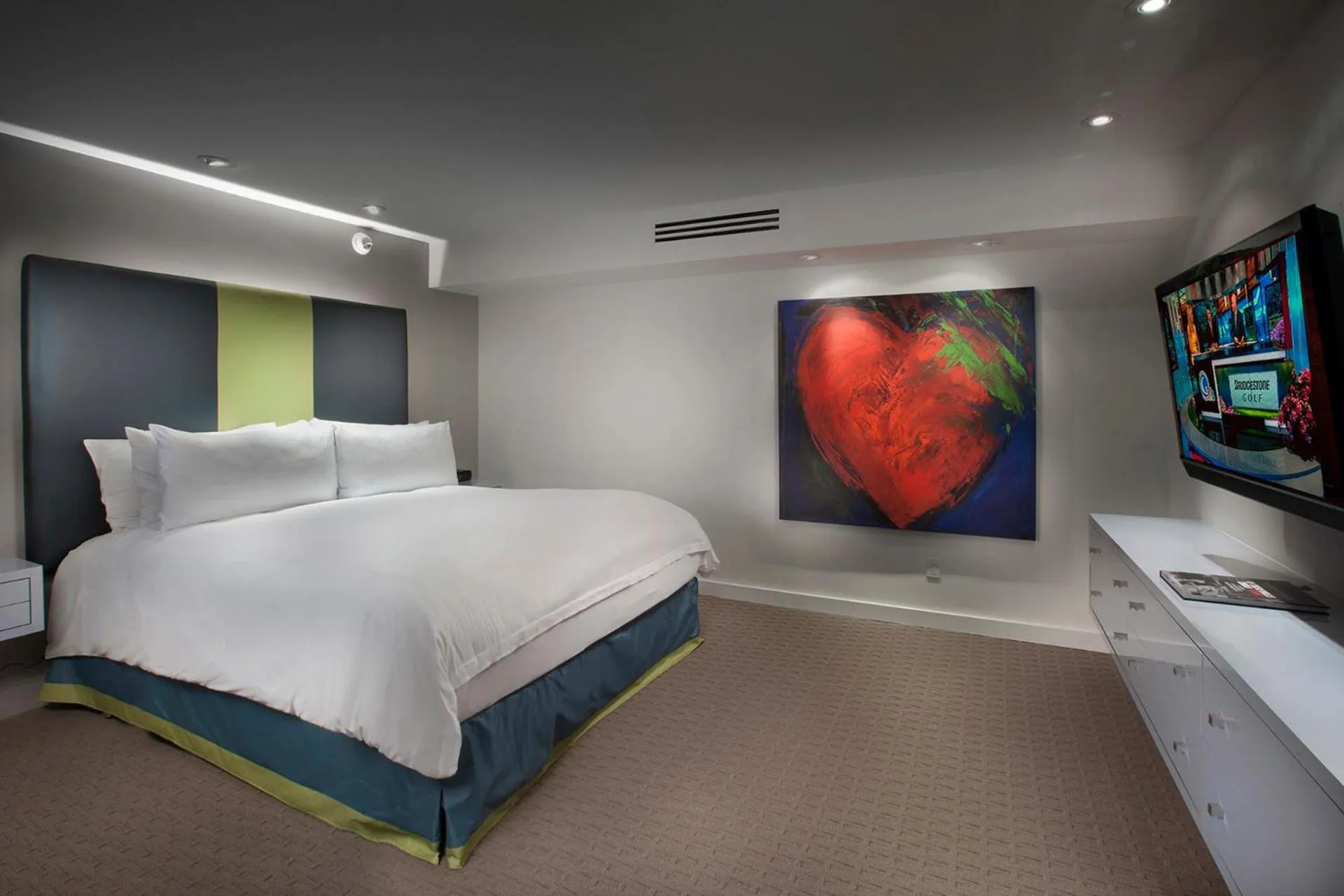 Bed in Sunset Marquis Hotel