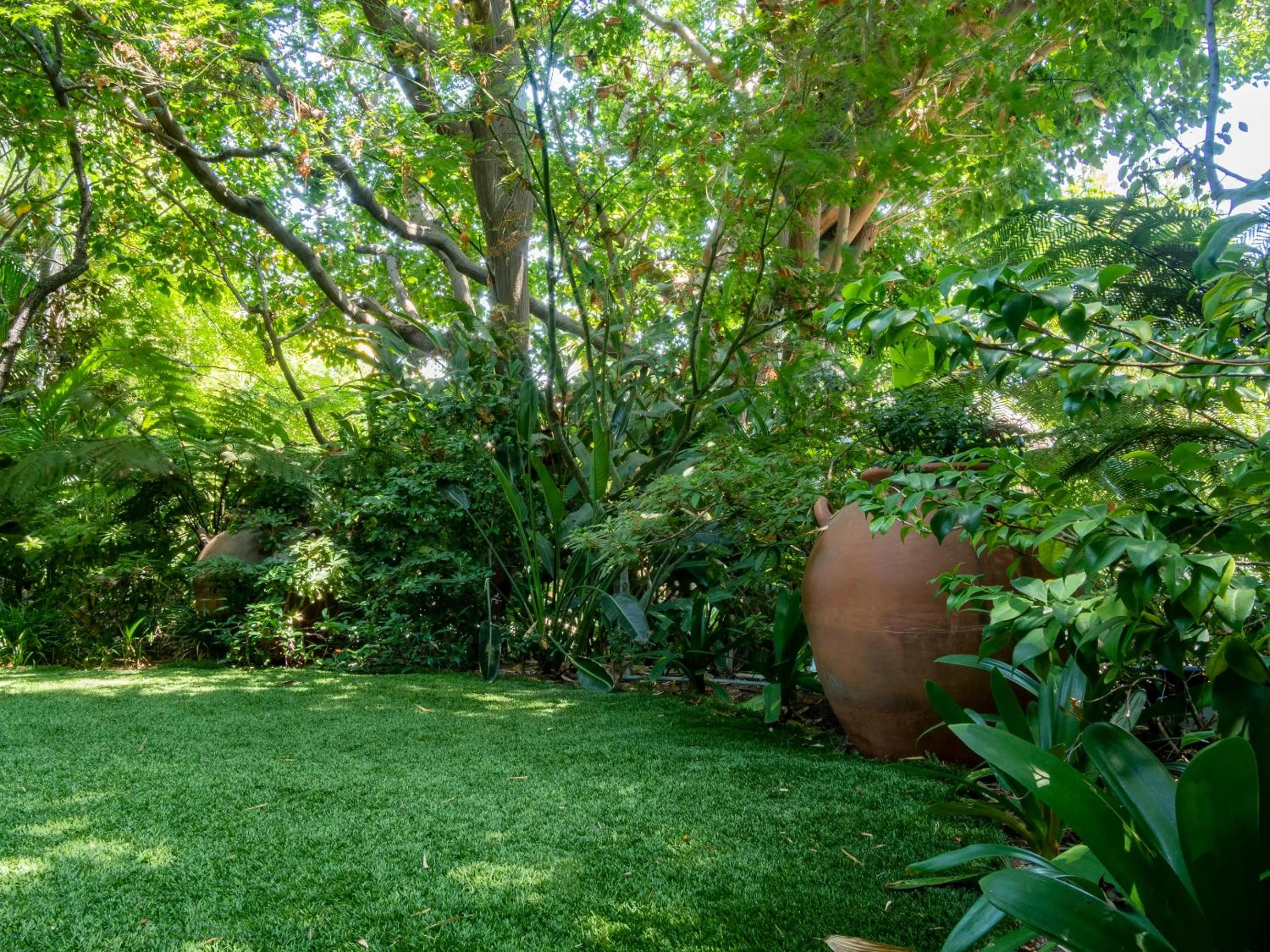 Garden in Sunset Marquis Hotel