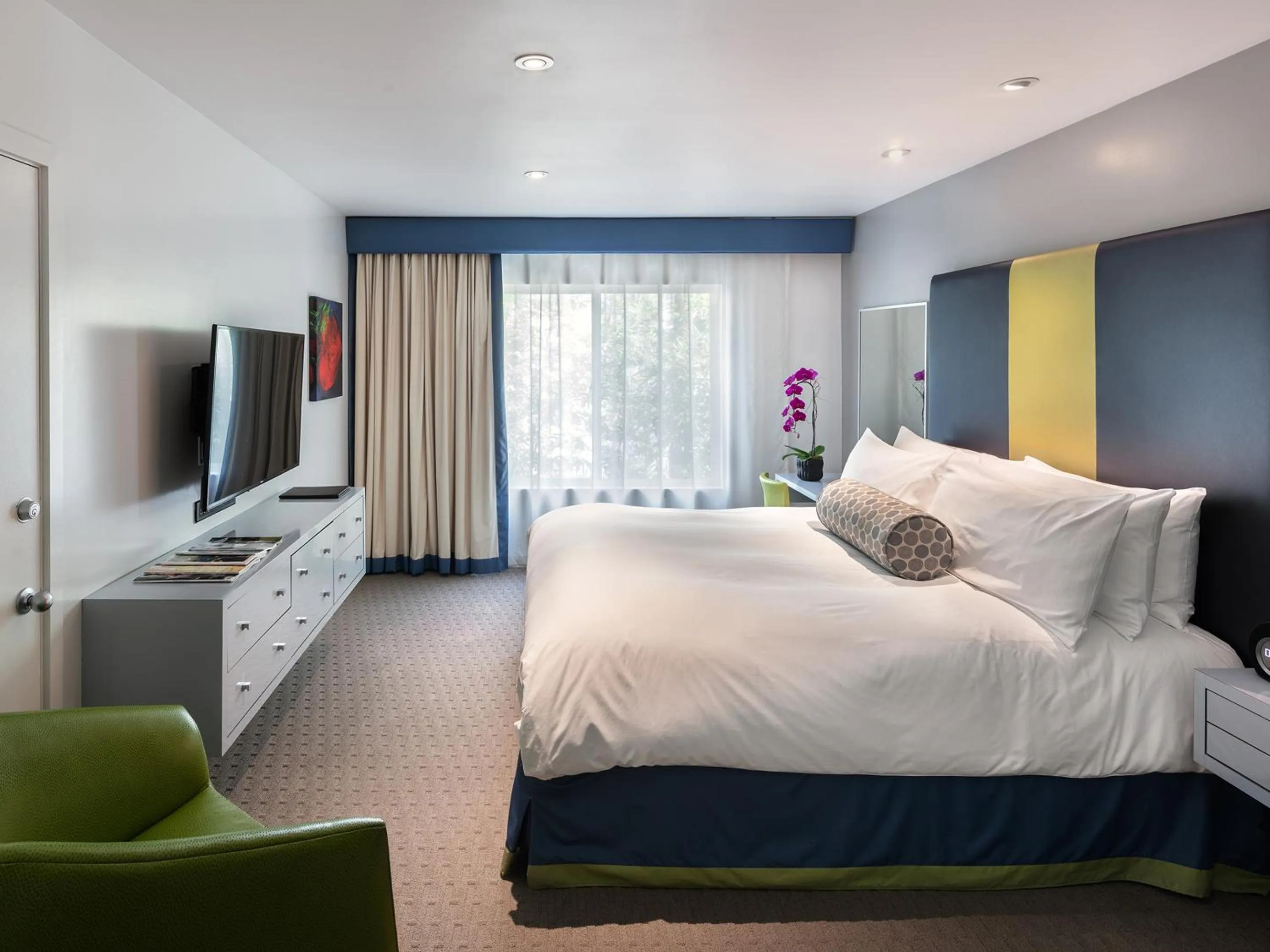 Bed in Sunset Marquis Hotel