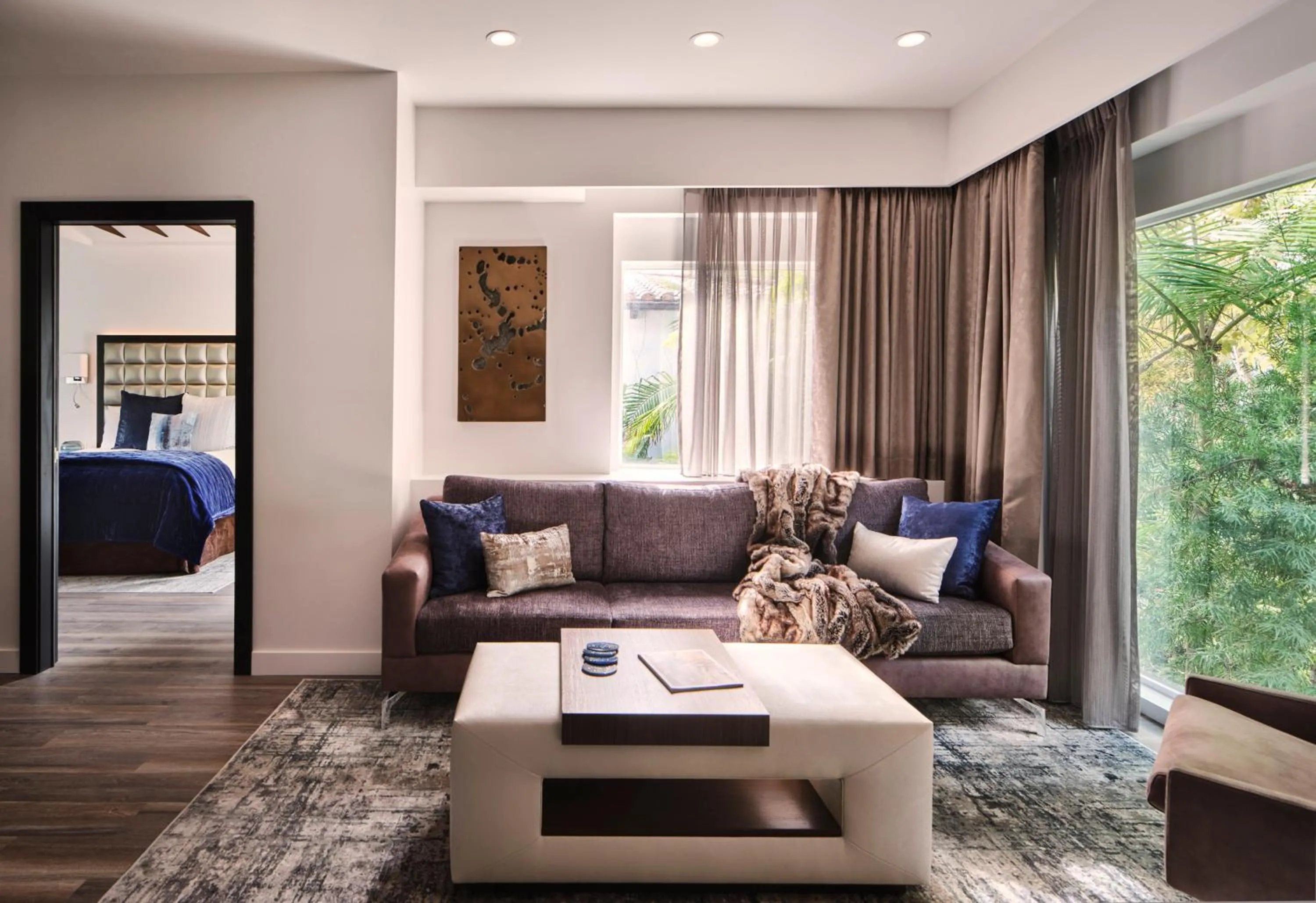 Living room in Sunset Marquis Hotel