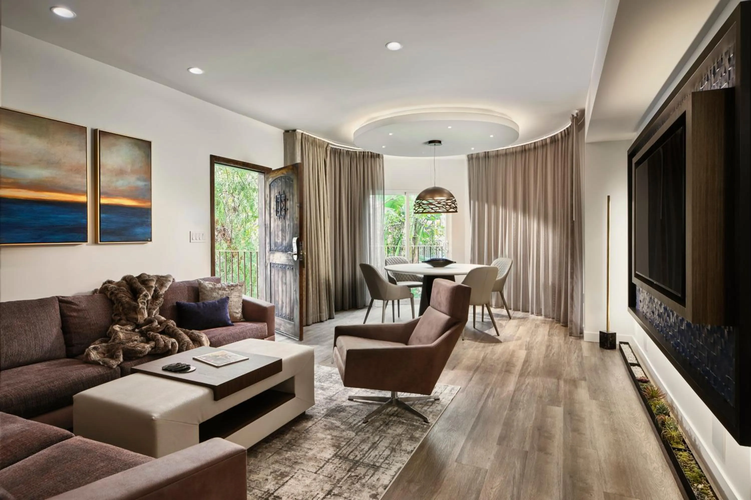 Living room in Sunset Marquis Hotel