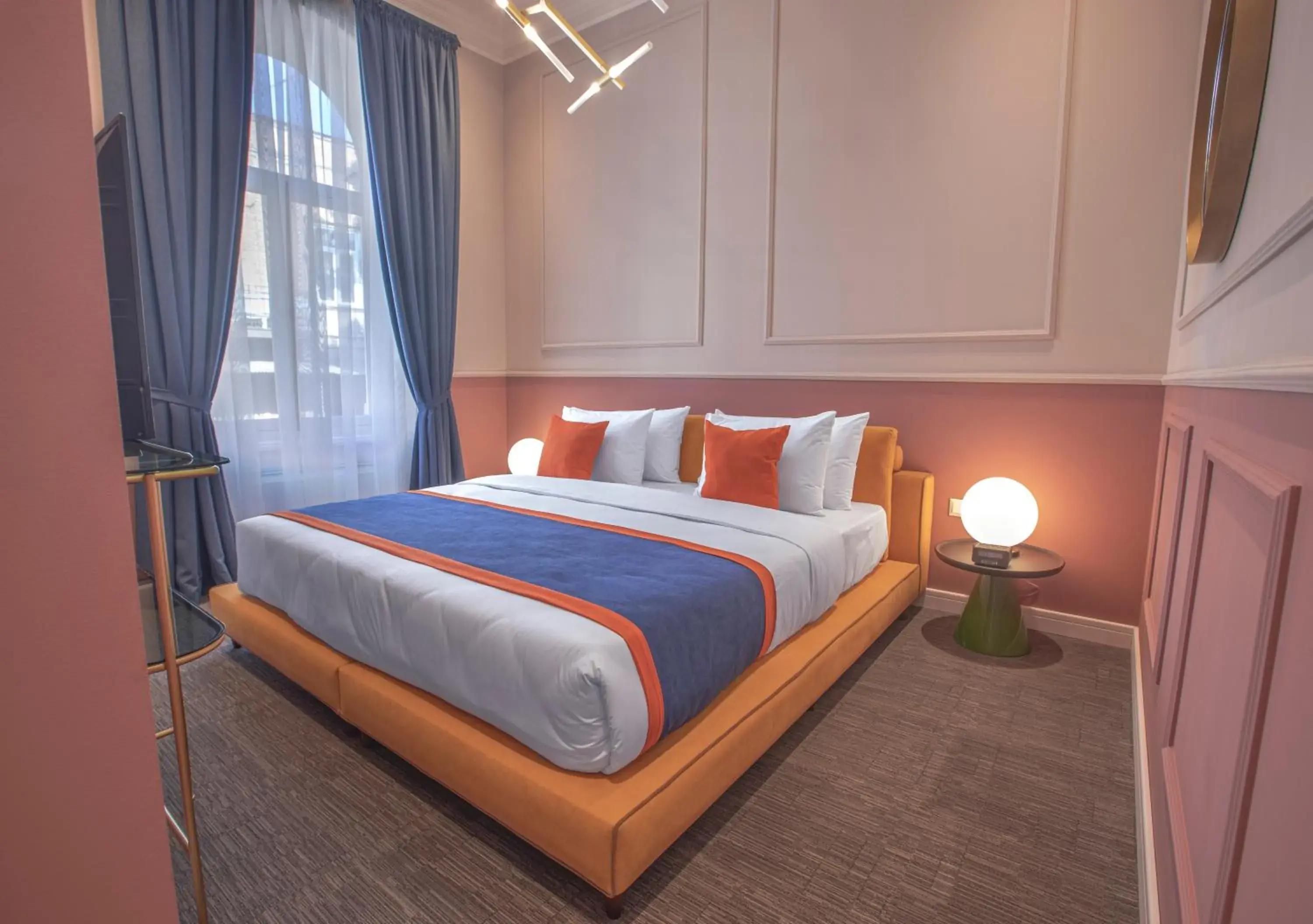 Bed in Heritage Hotel and Suites Bed in Heritage Hotel and Suites