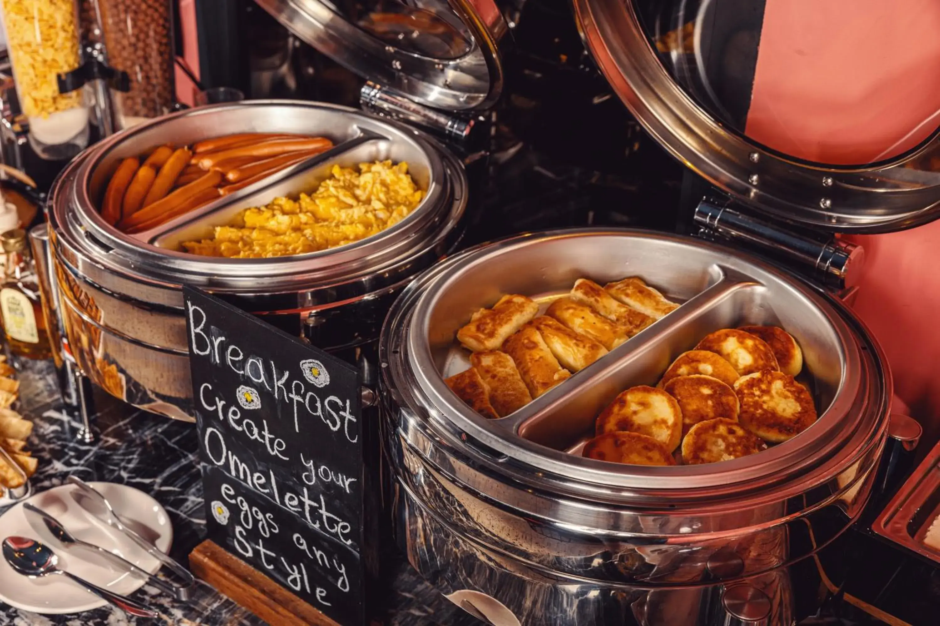 Breakfast in Heritage Hotel and Suites Breakfast in Heritage Hotel and Suites