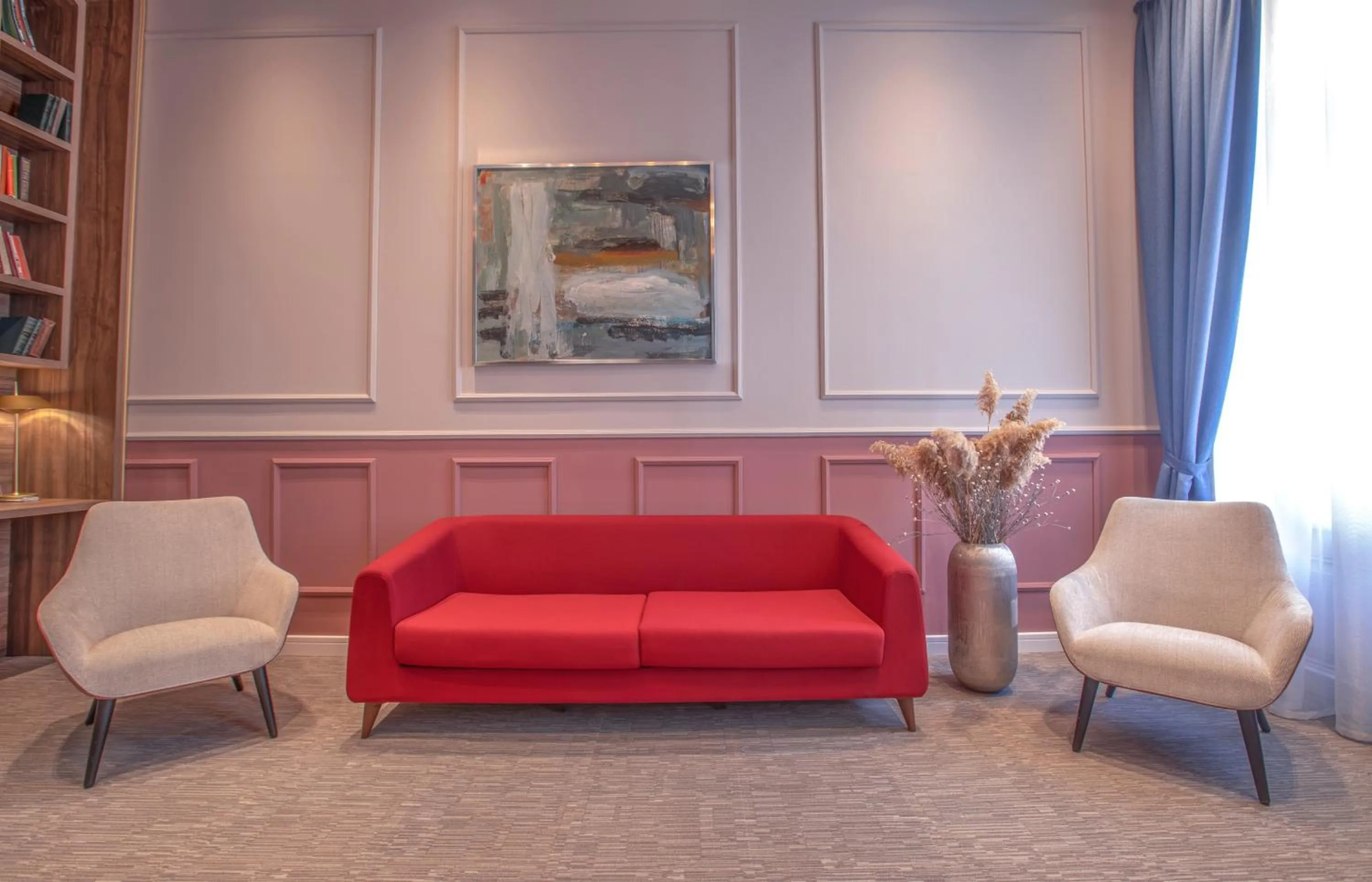 Living room in Heritage Hotel and Suites