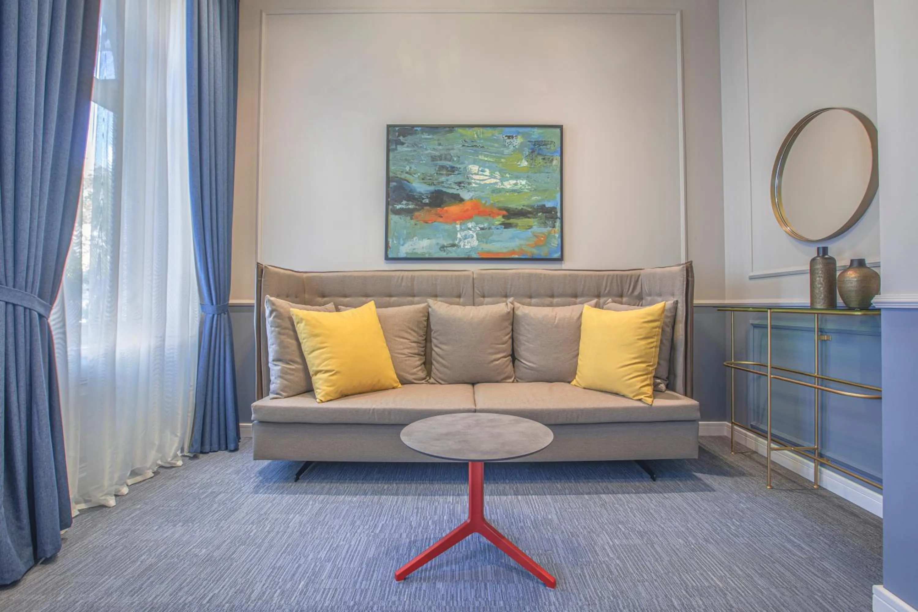 Living room in Heritage Hotel and Suites