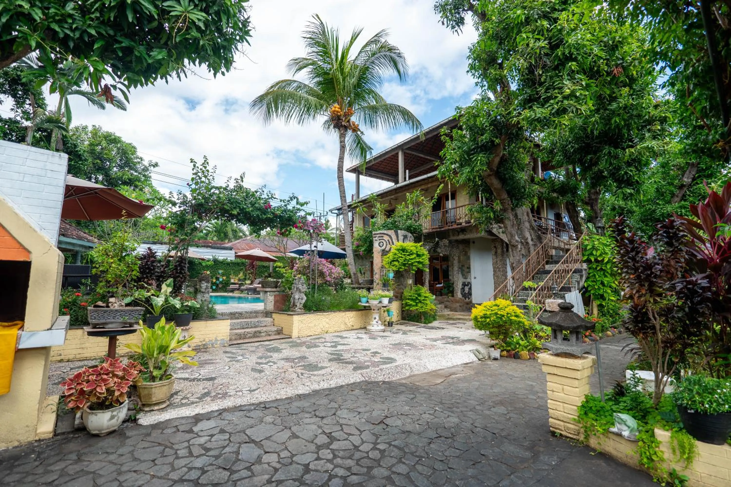 Property building in Deutsches-Eck Rikesti