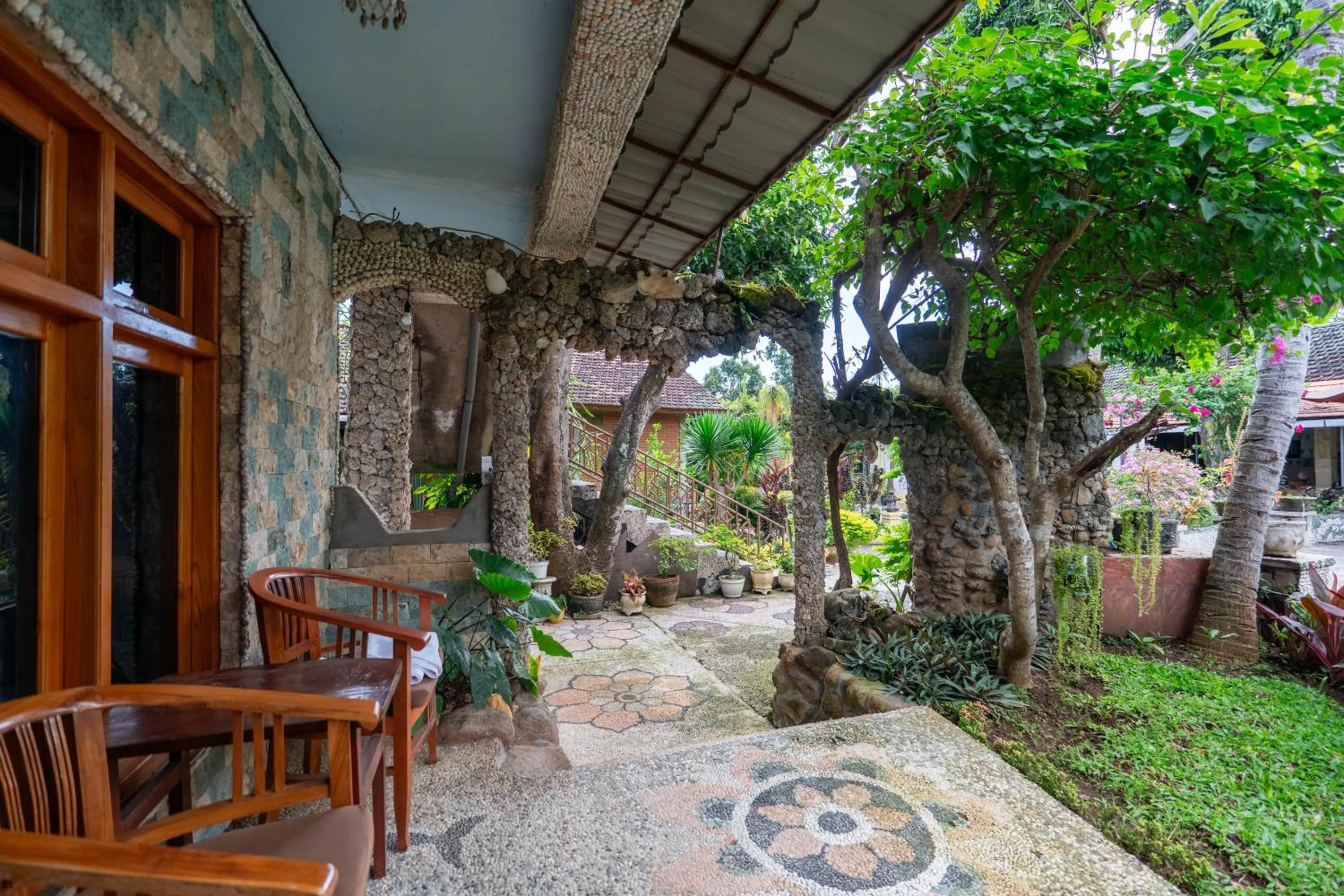 Garden view in Deutsches-Eck Rikesti