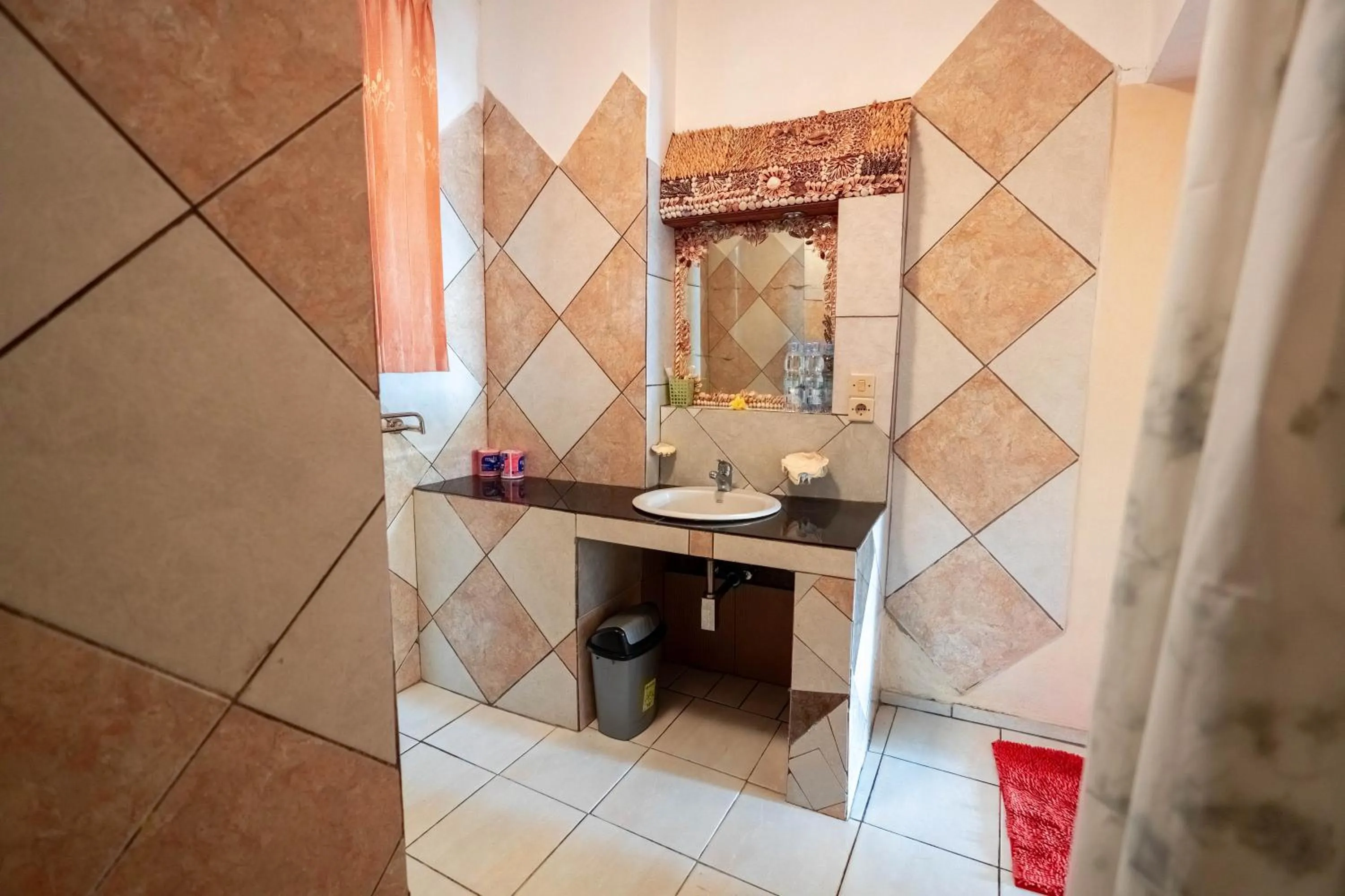 Bathroom in Deutsches-Eck Rikesti