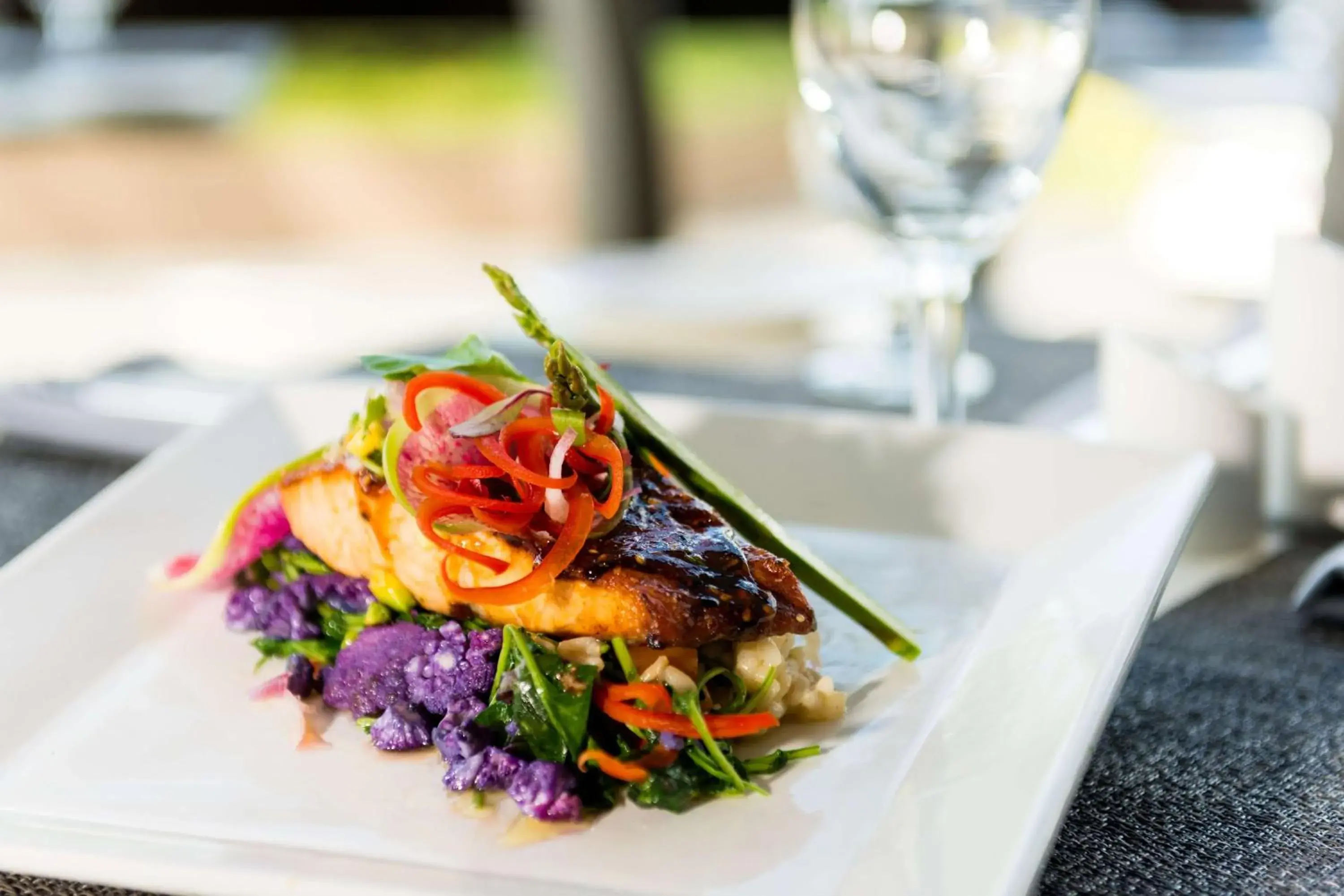 Lounge or bar in Hilton San Francisco Airport Bayfront - No Resort Fee Lounge or bar in Hilton San Francisco Airport Bayfront - No Resort Fee