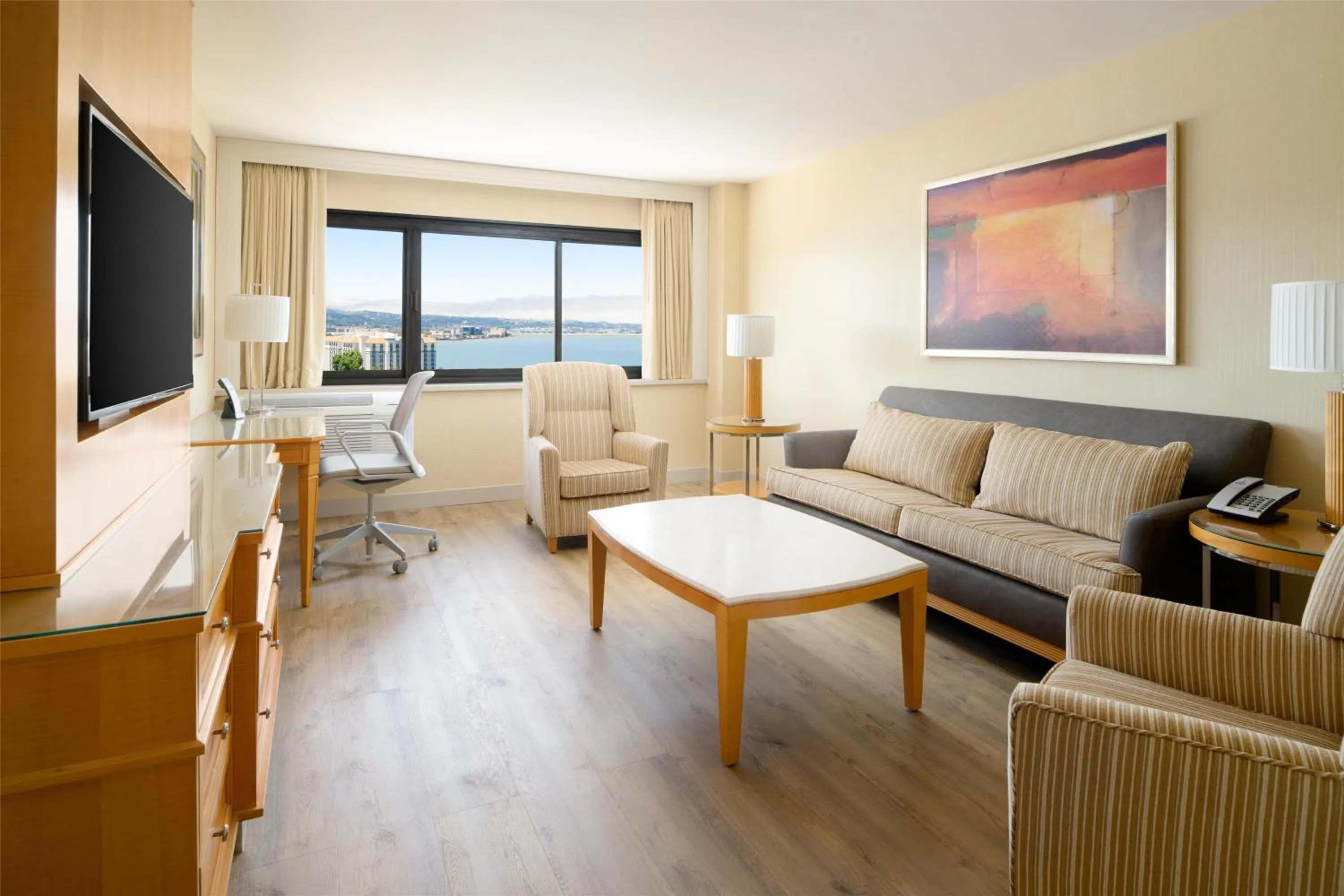 Living room in Hilton San Francisco Airport Bayfront - No Resort Fee
