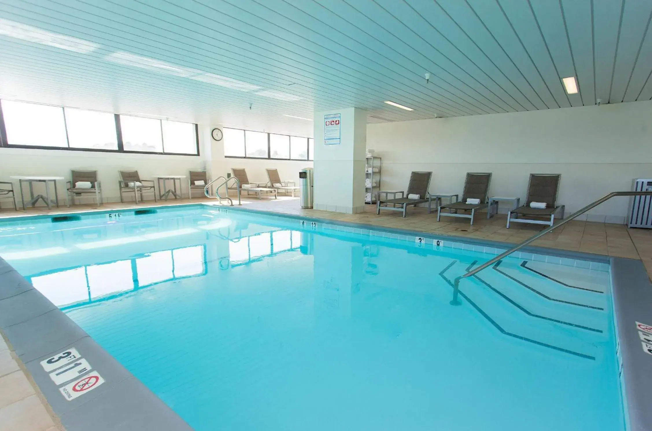 Swimming pool in Hilton San Francisco Airport Bayfront - No Resort Fee Swimming pool in Hilton San Francisco Airport Bayfront - No Resort Fee