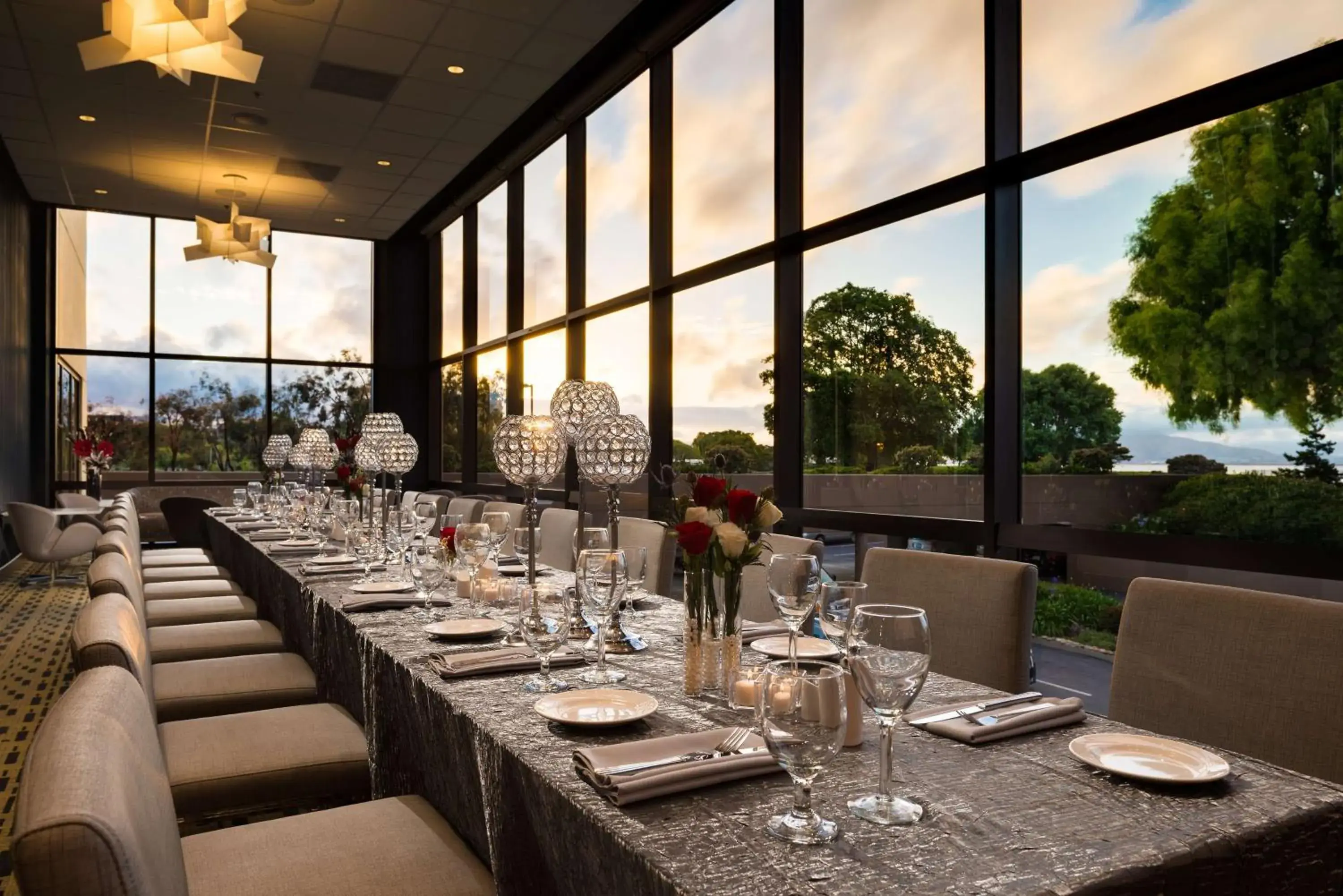 Restaurant/places to eat in Hilton San Francisco Airport Bayfront - No Resort Fee Restaurant/places to eat in Hilton San Francisco Airport Bayfront - No Resort Fee