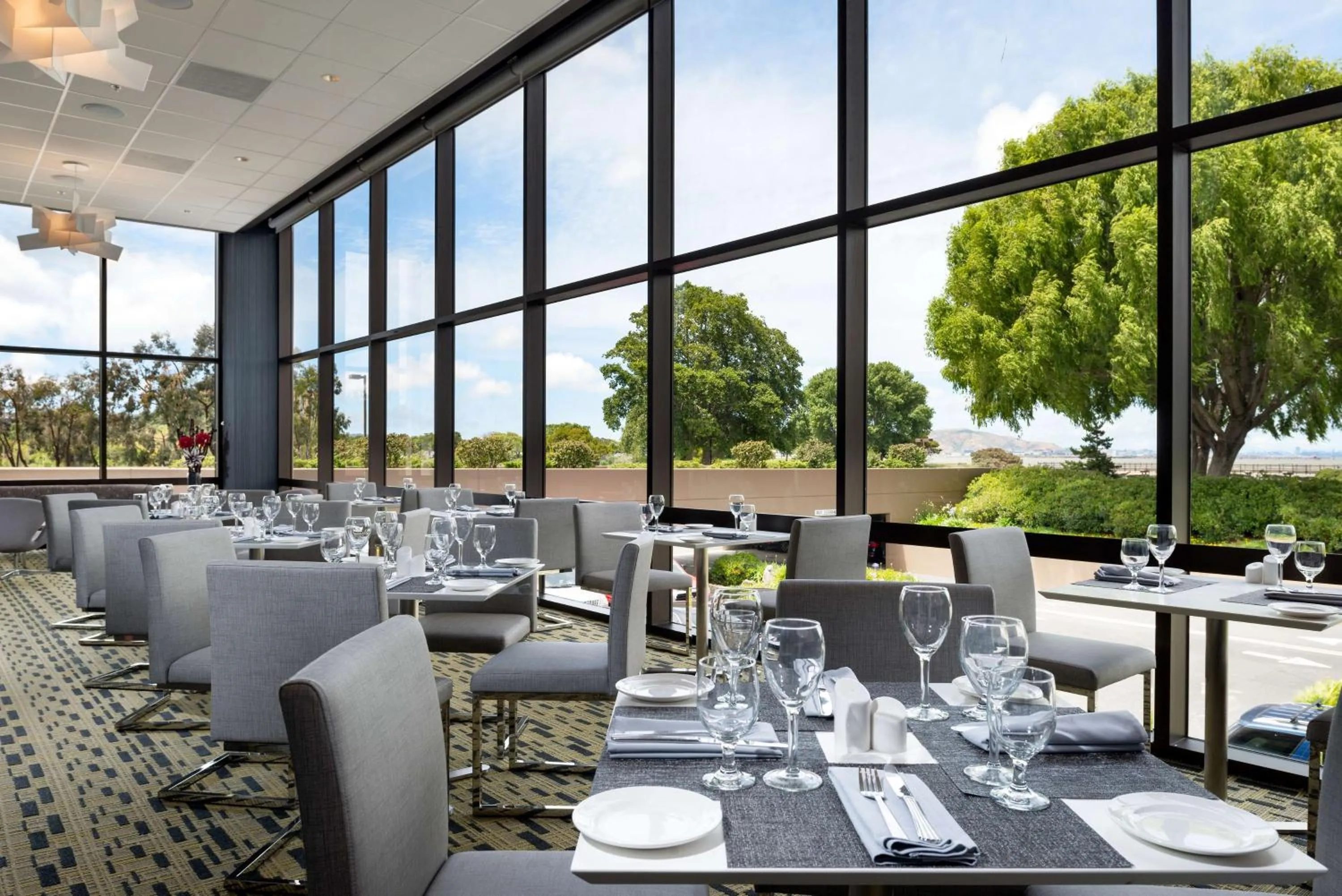 Restaurant/places to eat in Hilton San Francisco Airport Bayfront - No Resort Fee