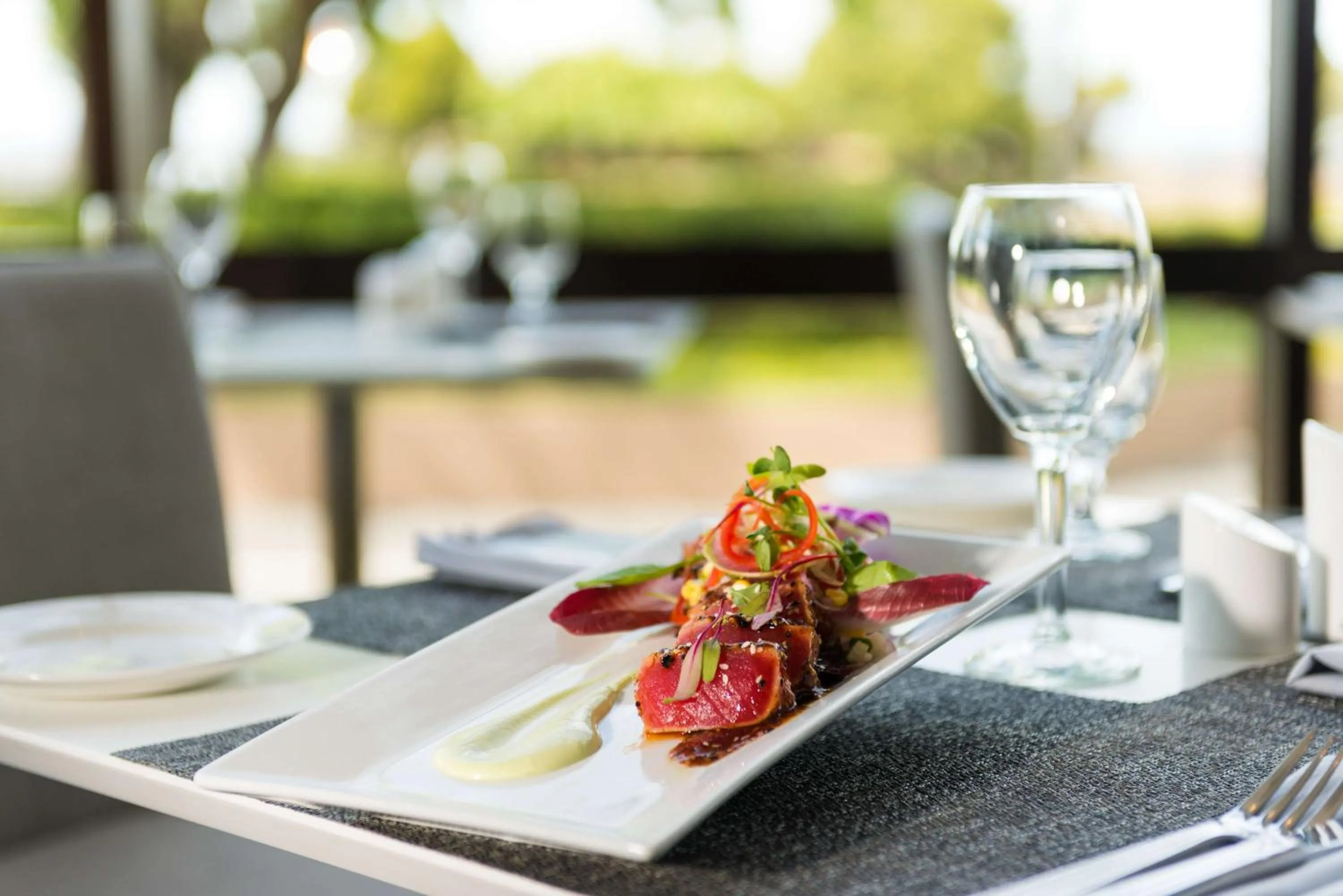 Lounge or bar in Hilton San Francisco Airport Bayfront - No Resort Fee