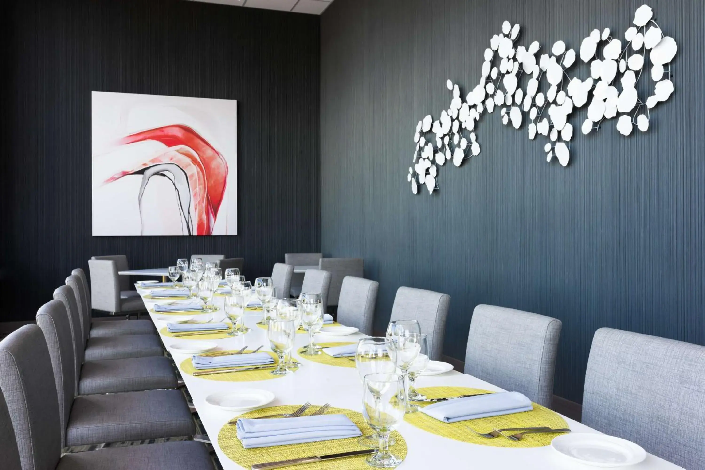 Restaurant/places to eat in Hilton San Francisco Airport Bayfront - No Resort Fee Restaurant/places to eat in Hilton San Francisco Airport Bayfront - No Resort Fee