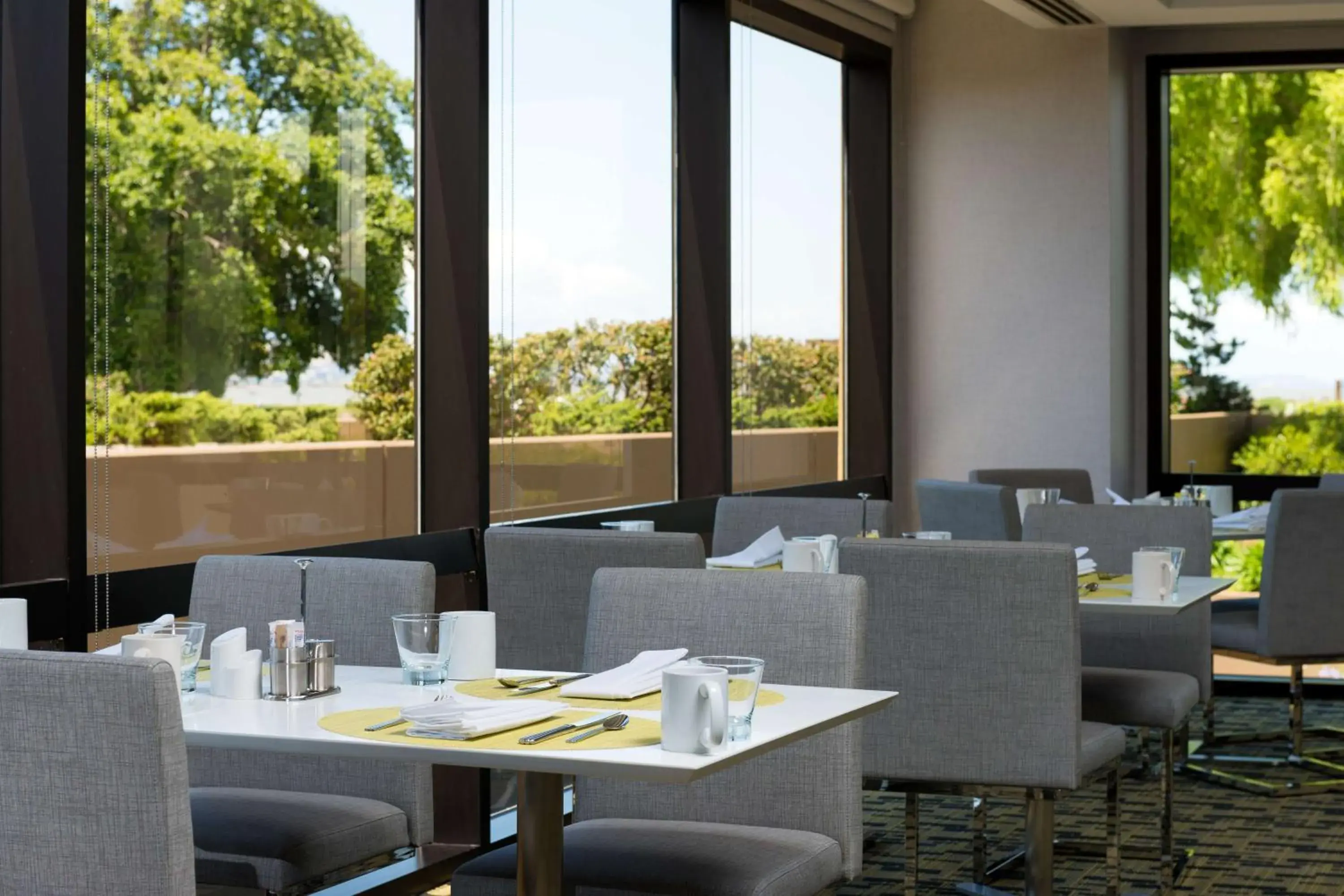 Restaurant/places to eat in Hilton San Francisco Airport Bayfront - No Resort Fee Restaurant/places to eat in Hilton San Francisco Airport Bayfront - No Resort Fee