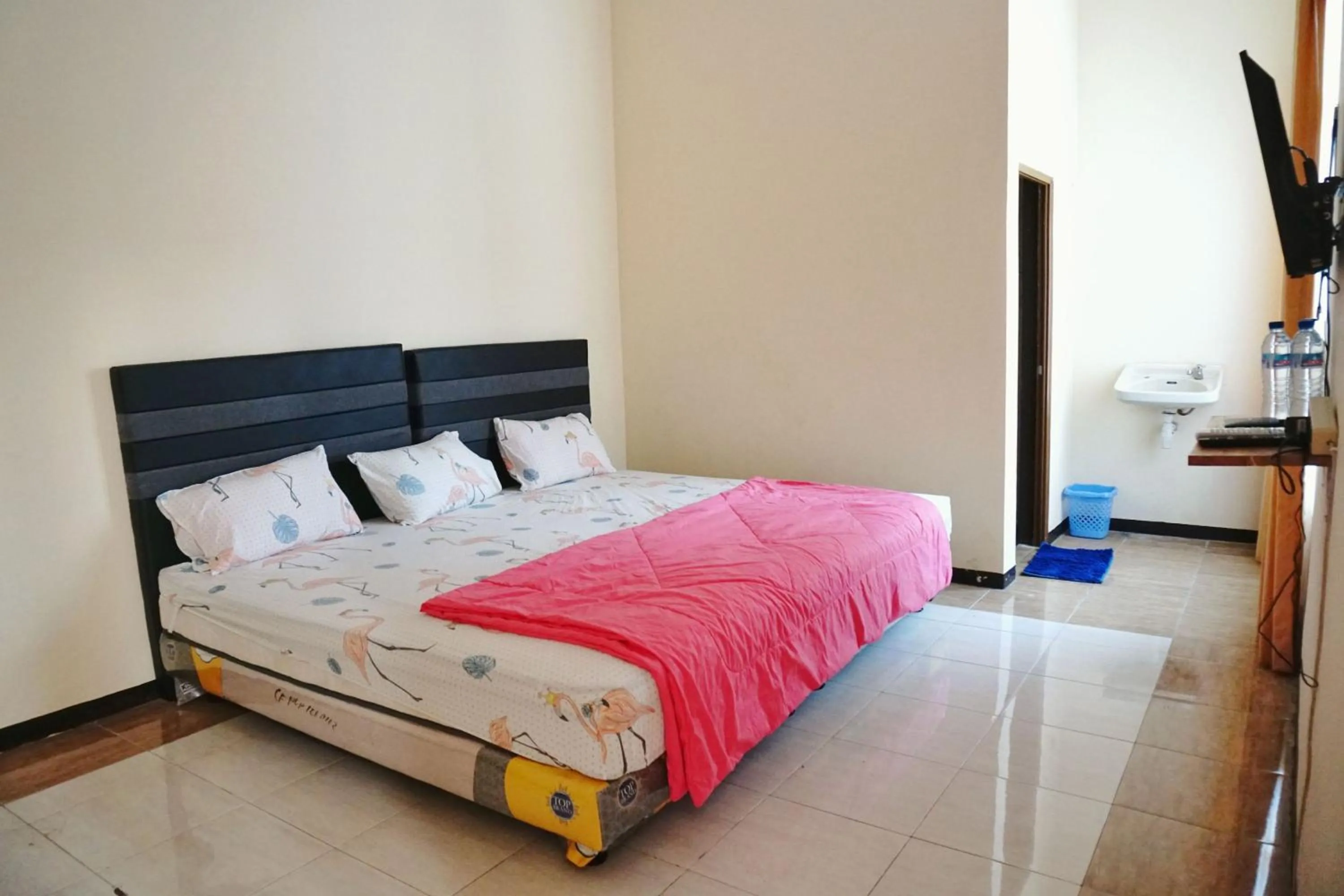 Photo of the whole room in Green Surabaya Homey Syariah