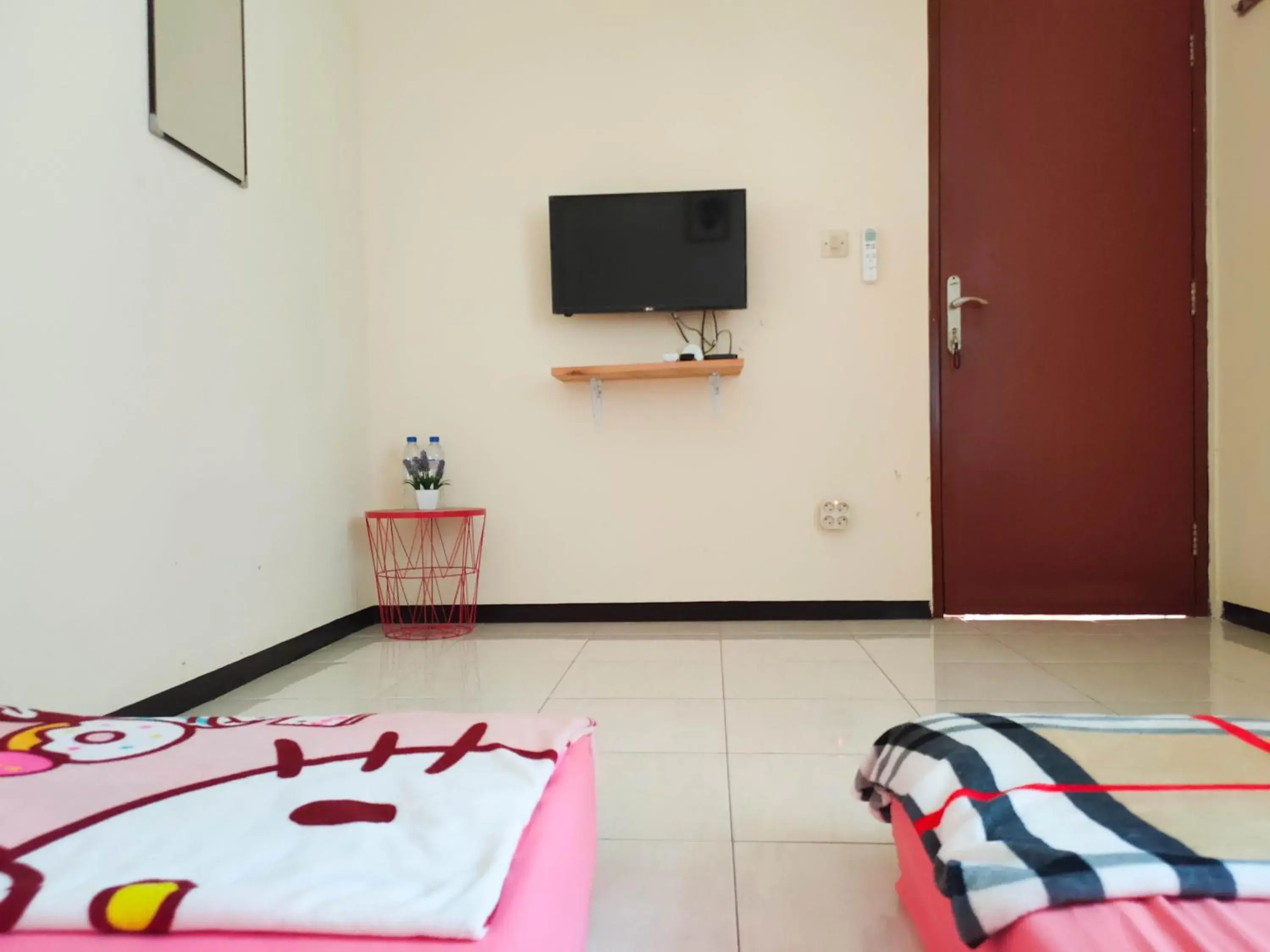 Communal lounge/ TV room, Bed in Green Surabaya Homey Syariah Communal lounge/ TV room, Bed in Green Surabaya Homey Syariah