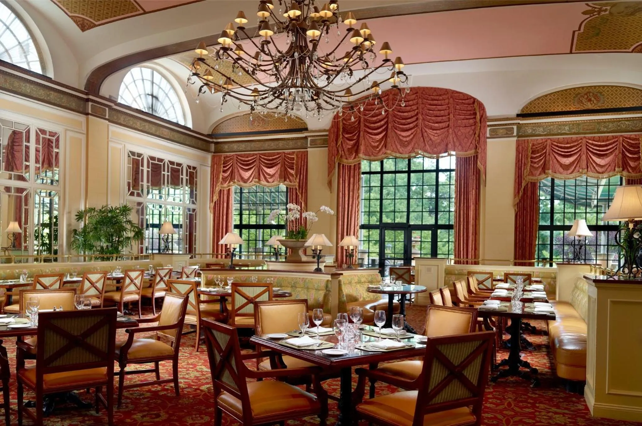 Restaurant/places to eat in Omni Shoreham Hotel