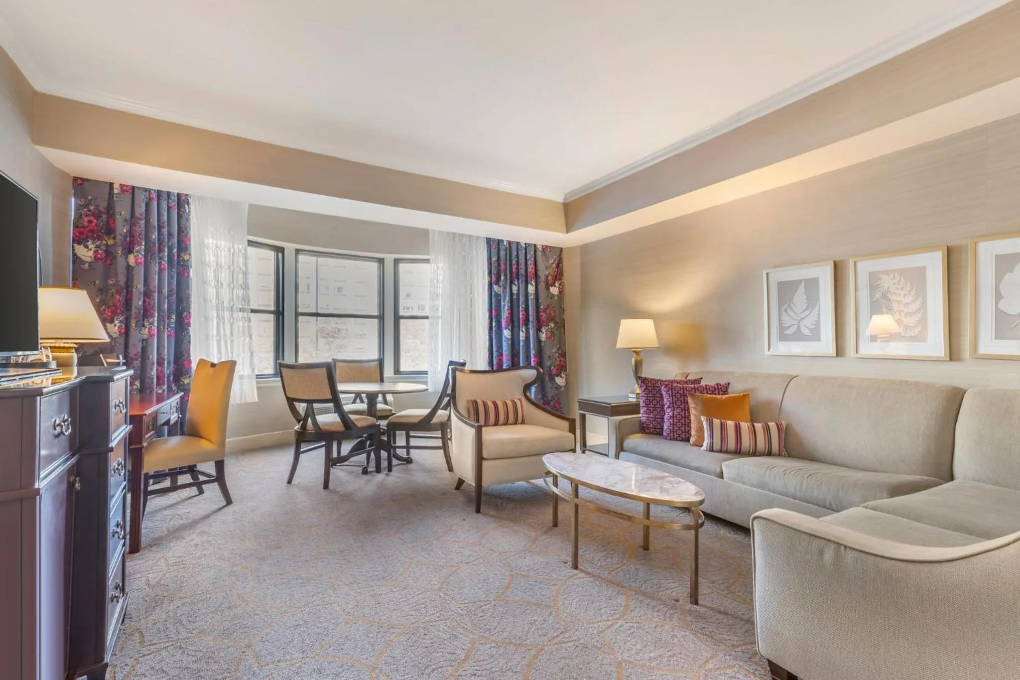 Living room in Omni Shoreham Hotel