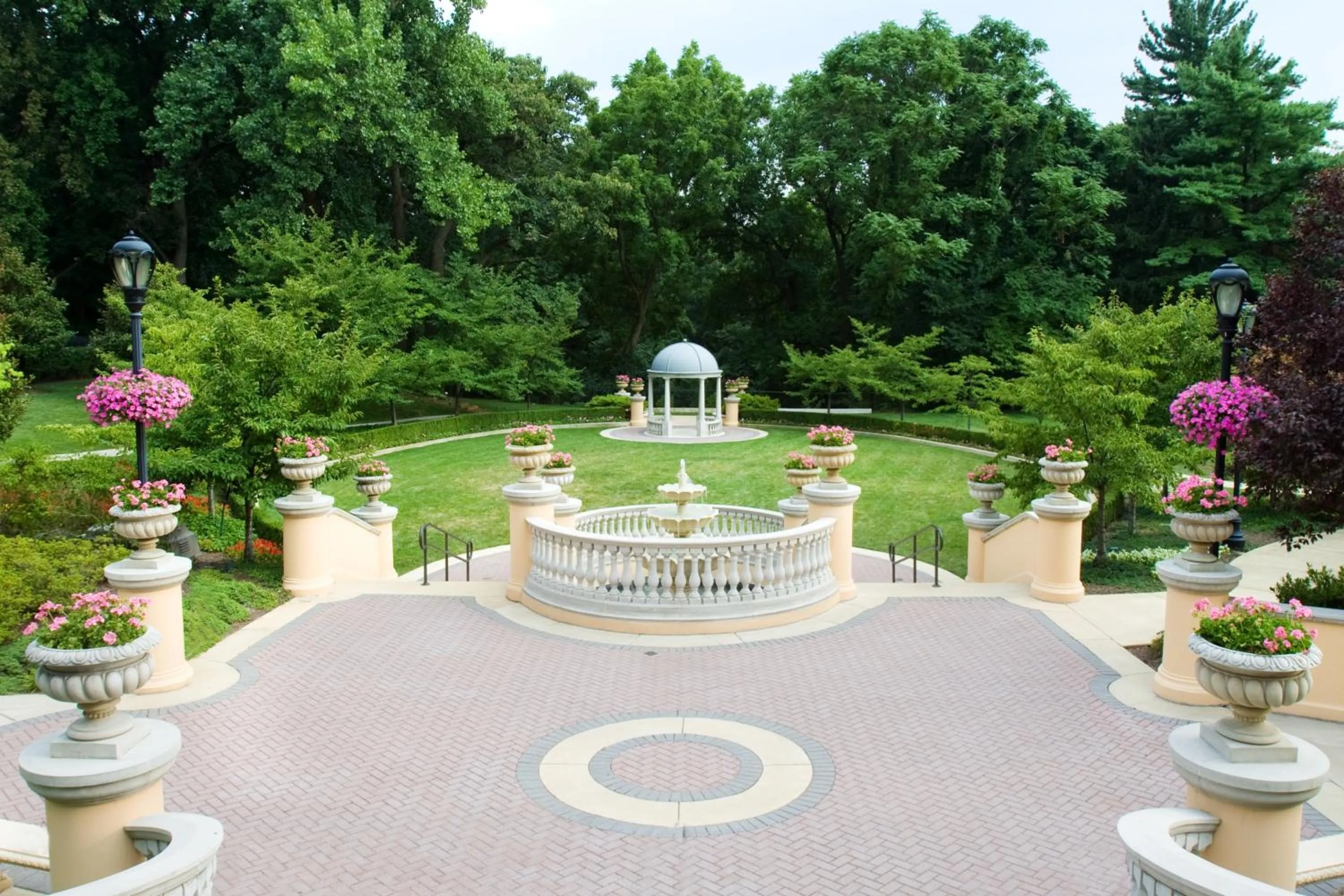 Garden in Omni Shoreham Hotel