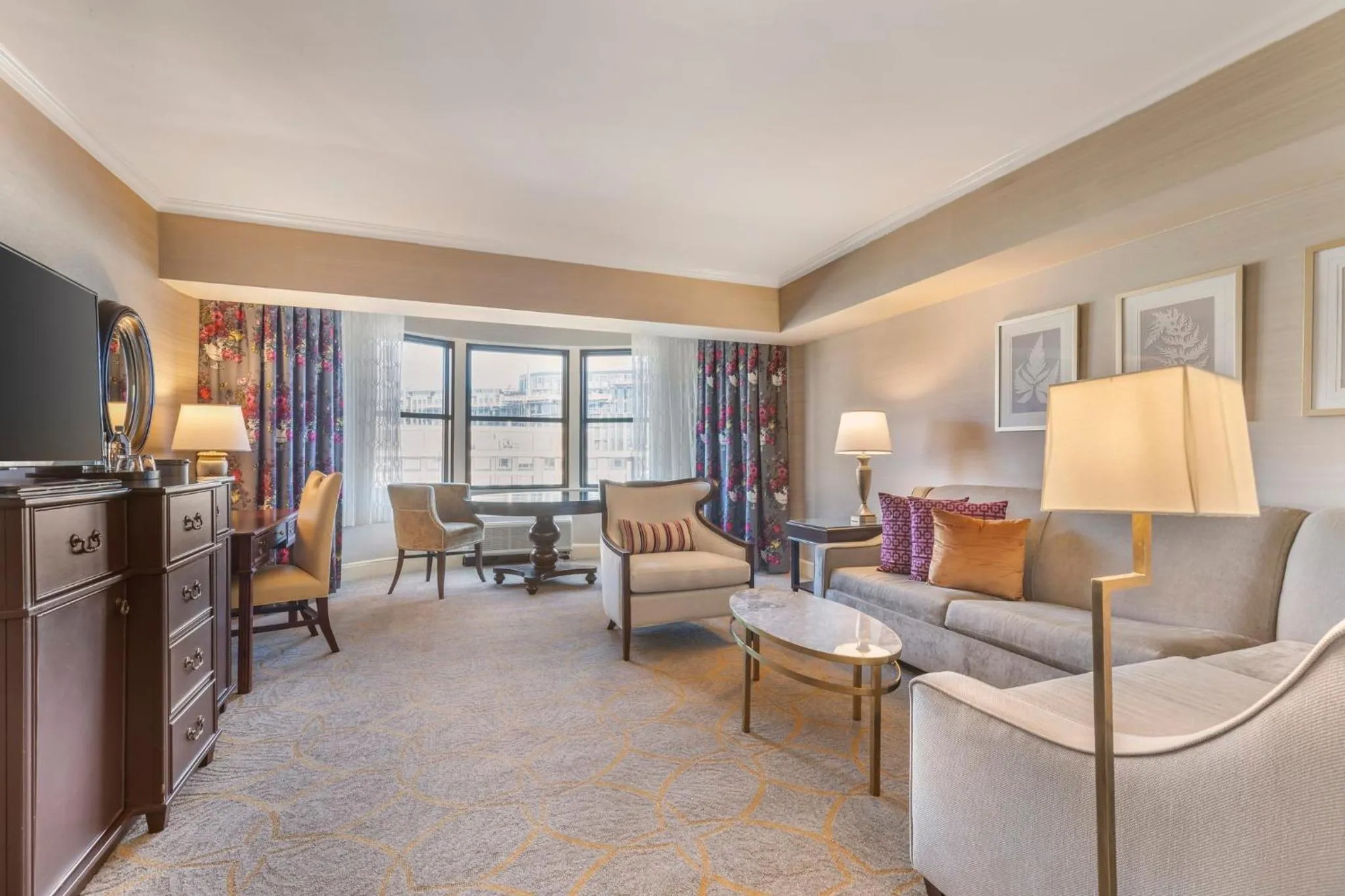Living room in Omni Shoreham Hotel
