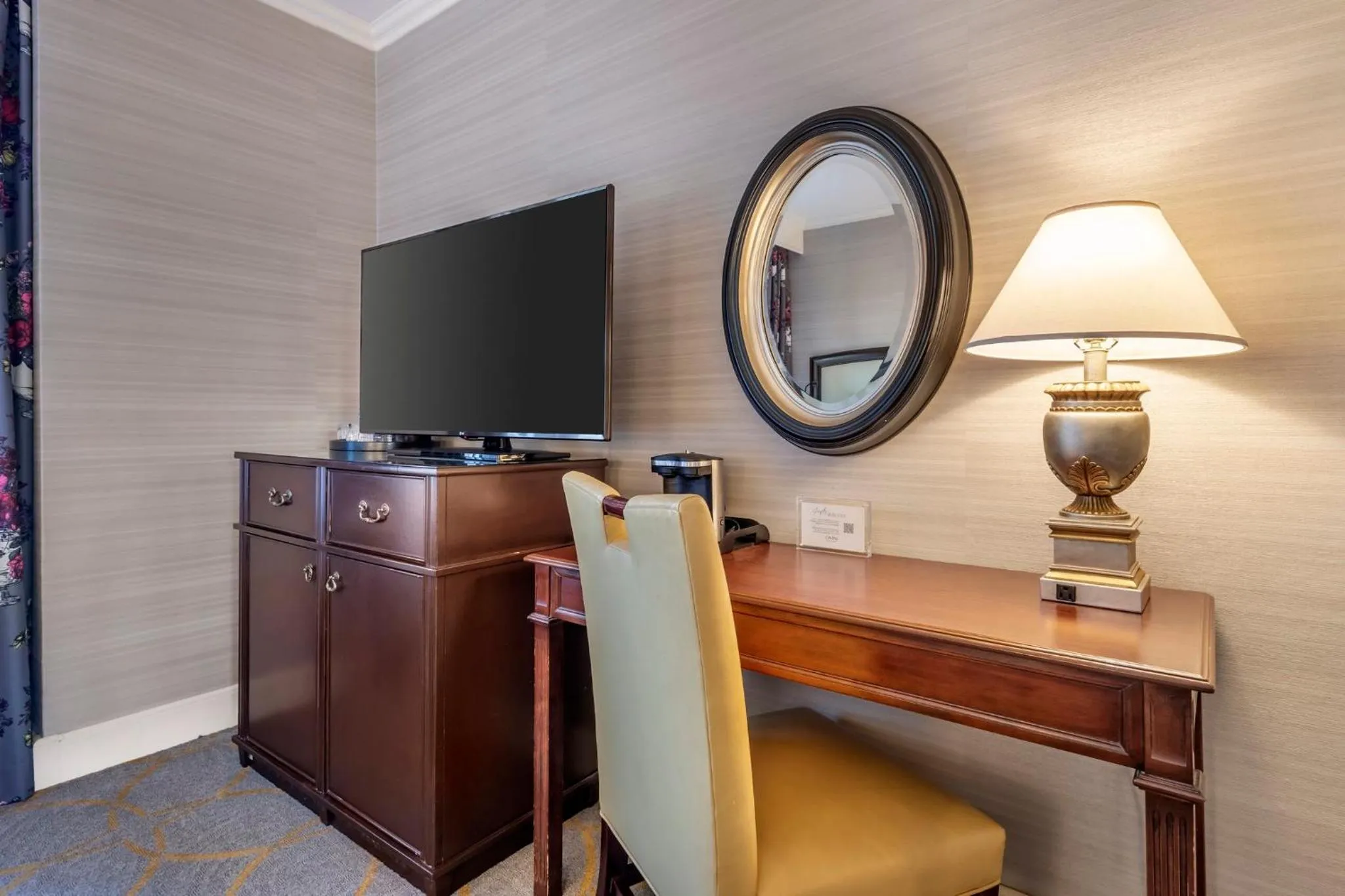 Photo of the whole room in Omni Shoreham Hotel