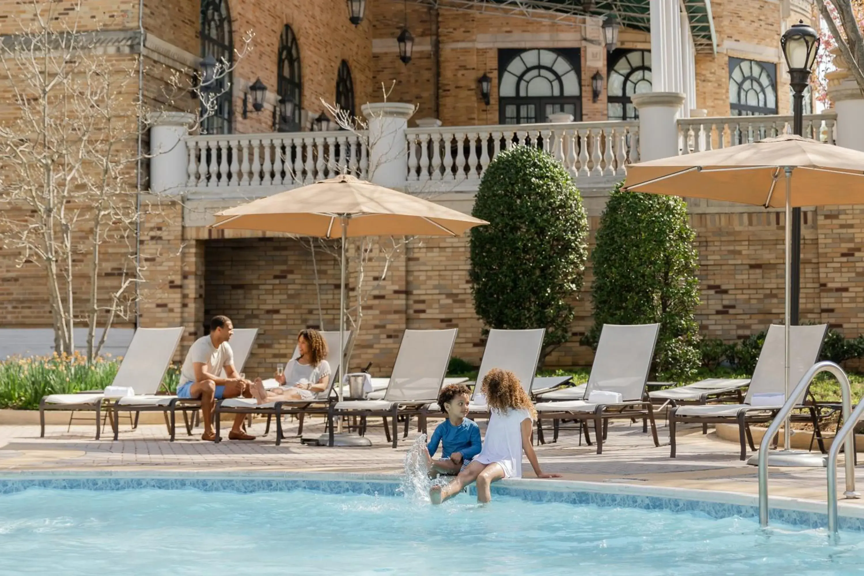 Swimming pool in Omni Shoreham Hotel Swimming pool in Omni Shoreham Hotel