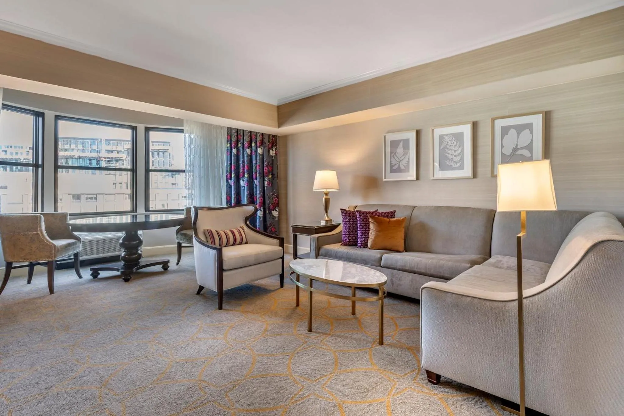 Living room in Omni Shoreham Hotel