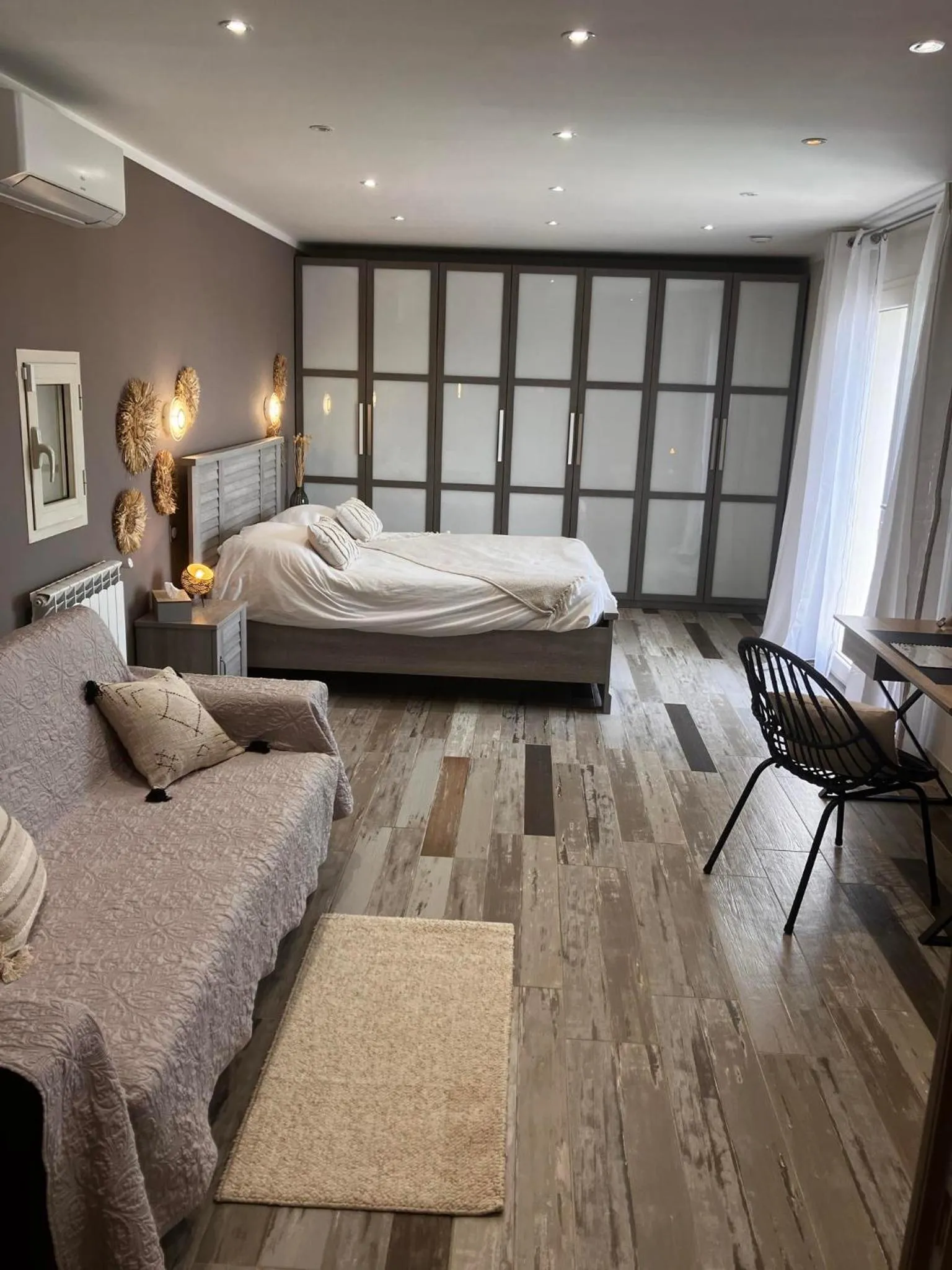 Bed in HISTOIRE D'Ô - Les Piscines - Chambres d'hôtes